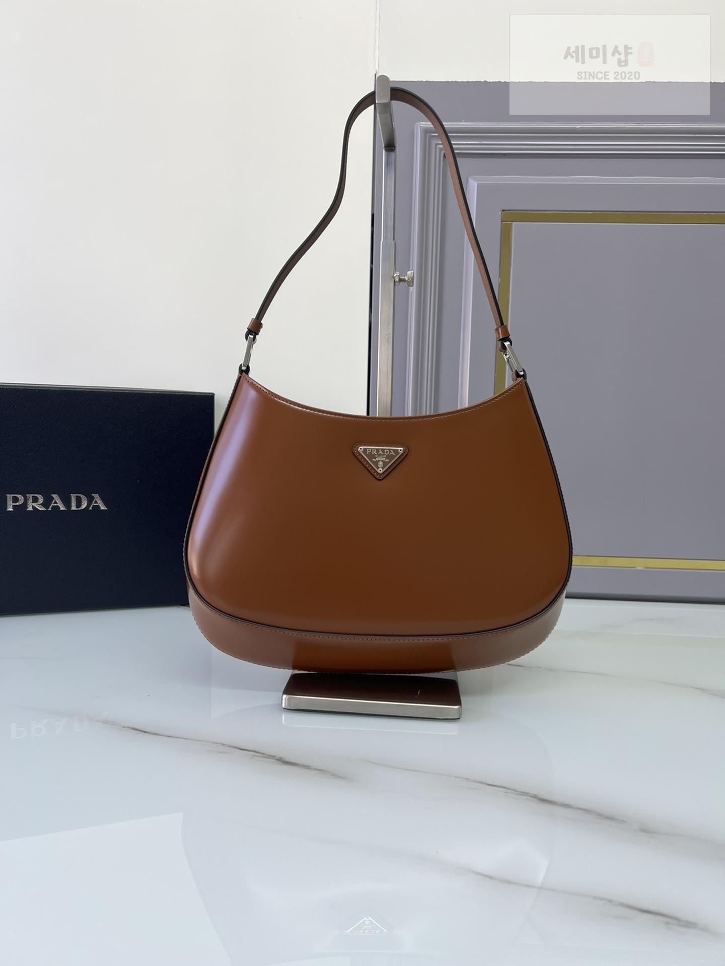 P R A D A Prada Cleo Brushed Leather Shoulder Bag 27번 이미지
