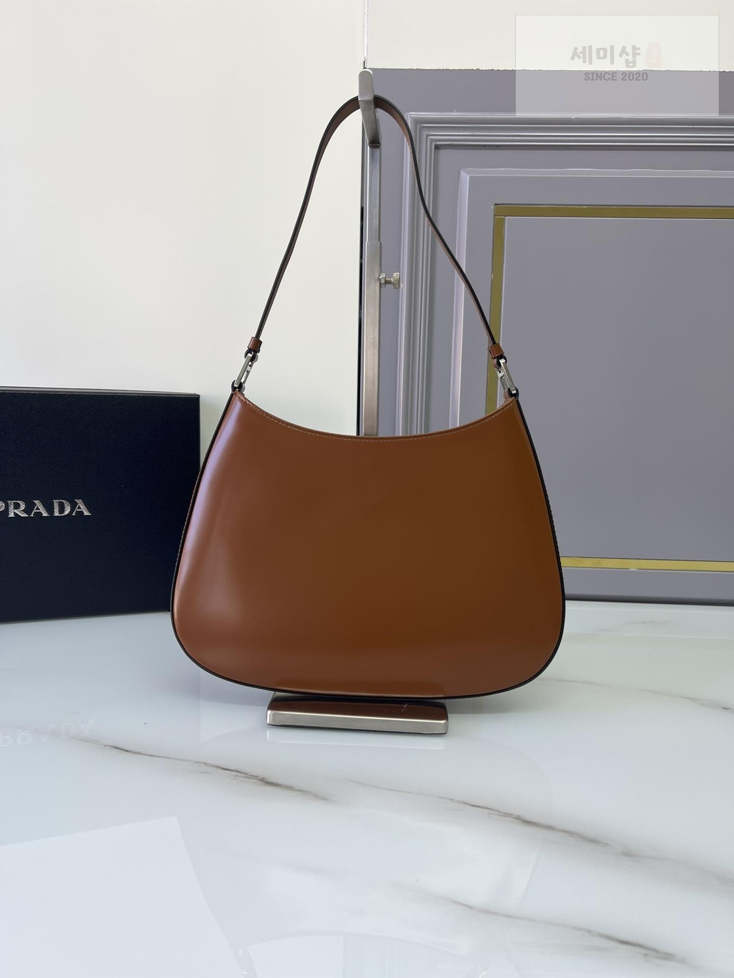P R A D A Prada Cleo Brushed Leather Shoulder Bag 19번 이미지