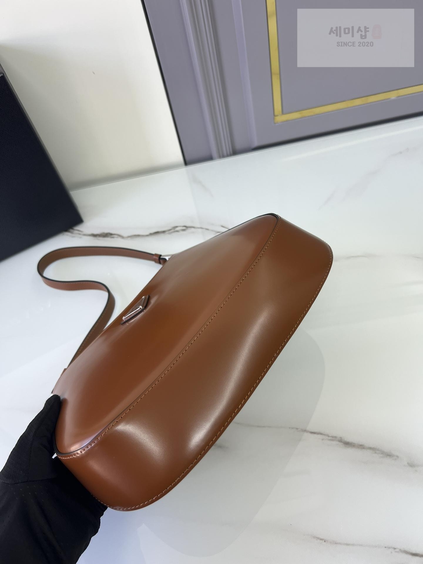 P R A D A Prada Cleo Brushed Leather Shoulder Bag 21번 이미지