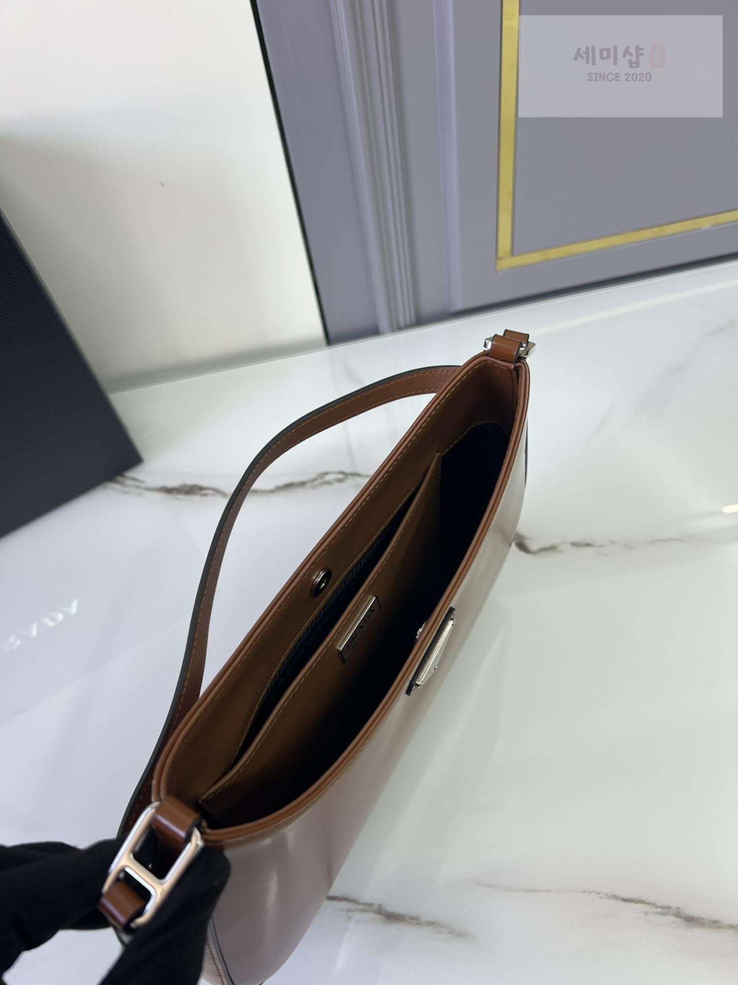 P R A D A Prada Cleo Brushed Leather Shoulder Bag 23번 이미지