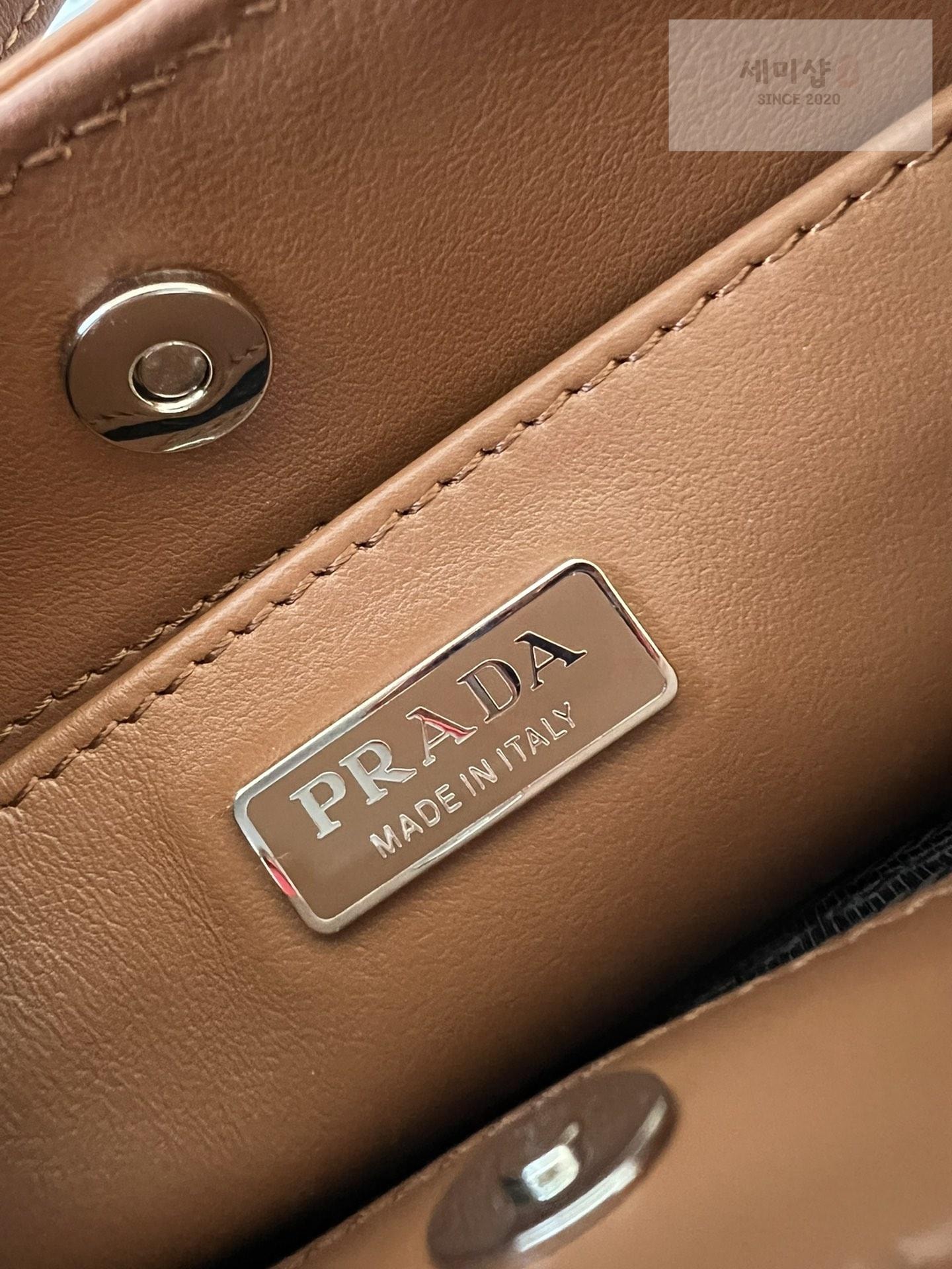P R A D A Prada Cleo Brushed Leather Shoulder Bag 25번 이미지