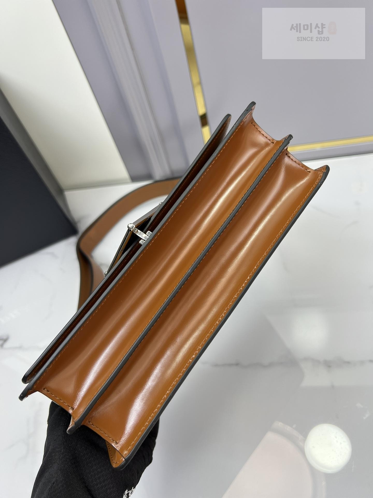 P R A D A Prada Emblem Brushed Leather Bag Bag 3번 이미지