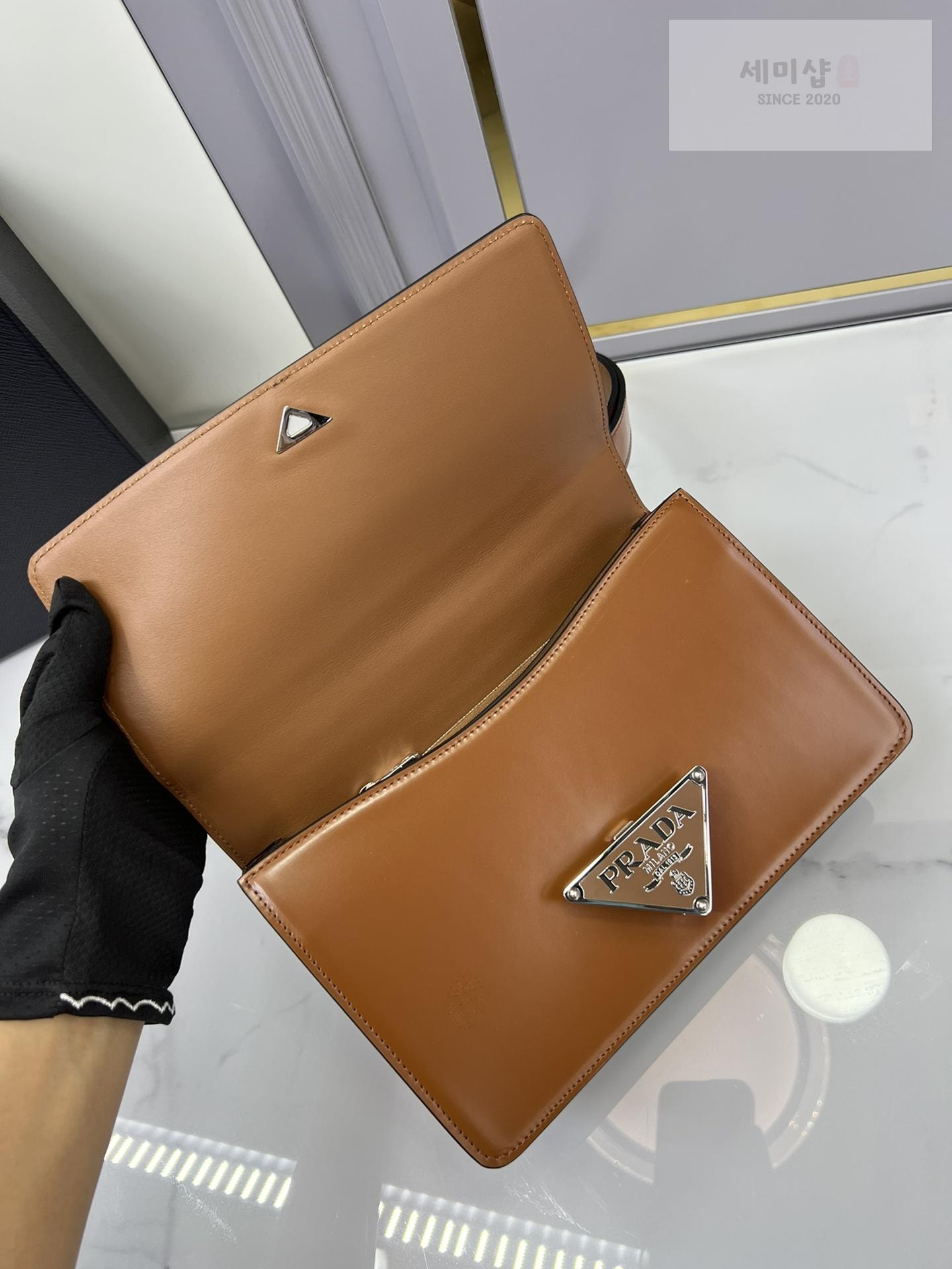 P R A D A Prada Emblem Brushed Leather Bag Bag 15번 이미지