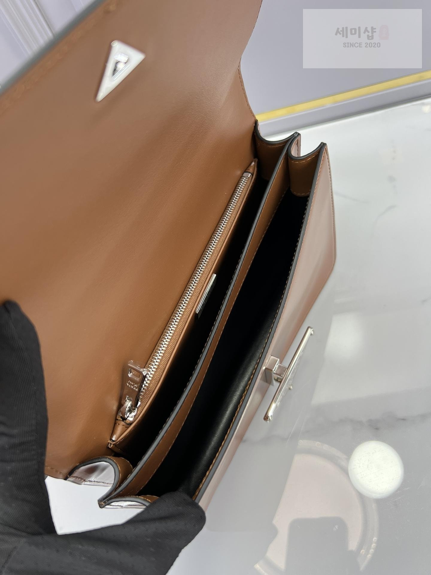 P R A D A Prada Emblem Brushed Leather Bag Bag 5번 이미지