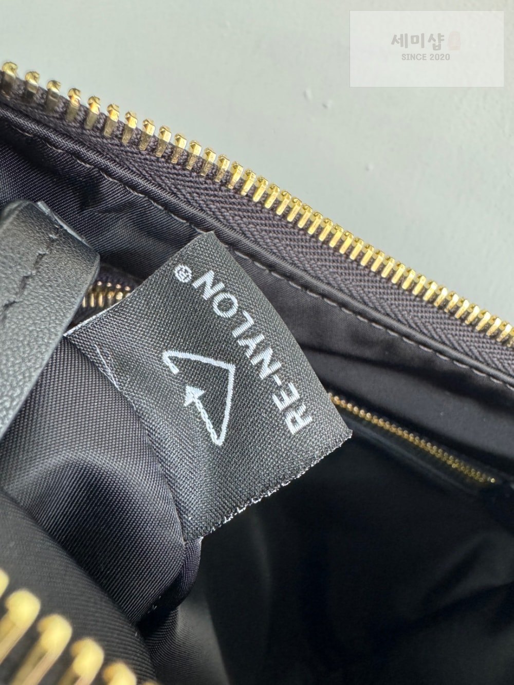P R A D A Prada Explore Large Re-Nylon And Leather Bag 15번 이미지