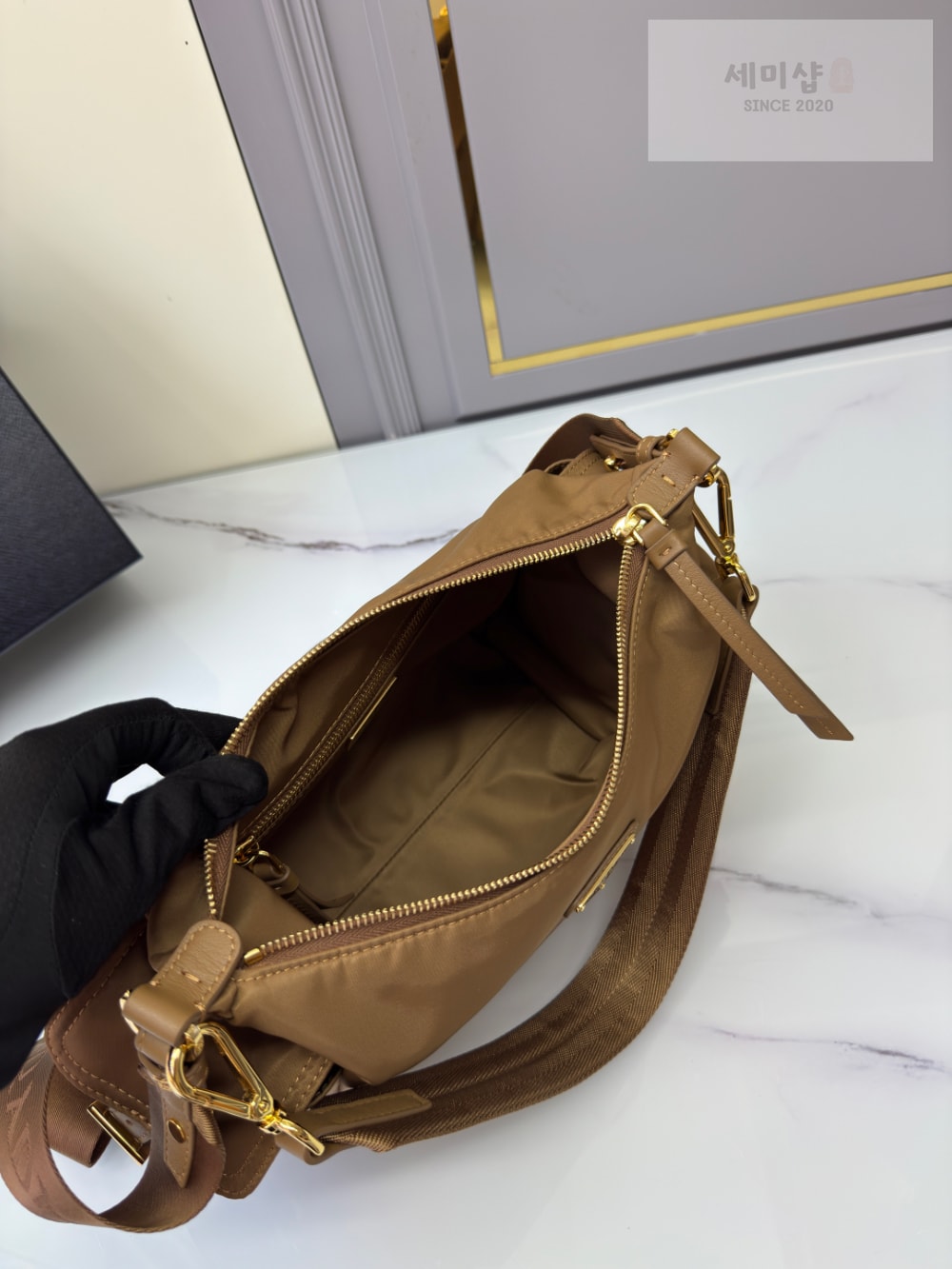 P R A D A Prada Explore Large Re-Nylon And Leather Bag 16번 이미지