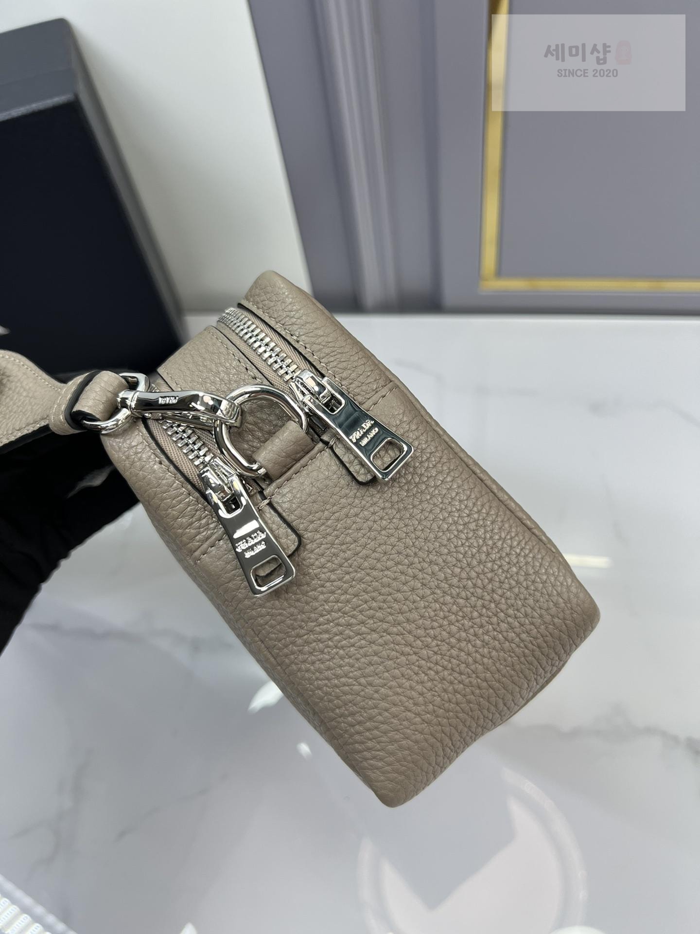 P R A D A Prada Flou Shoulder Bag 2번 이미지