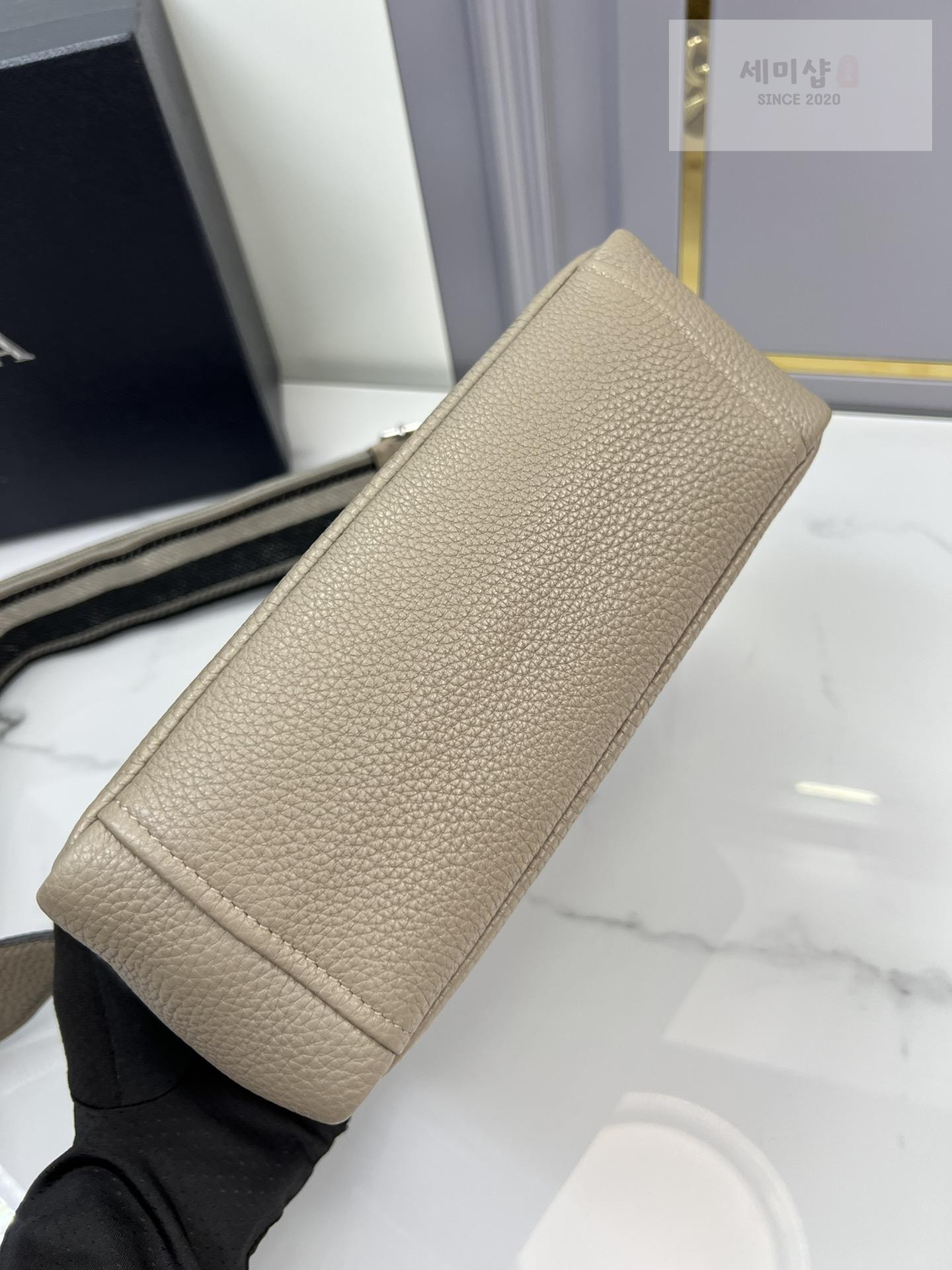 P R A D A Prada Flou Shoulder Bag 3번 이미지