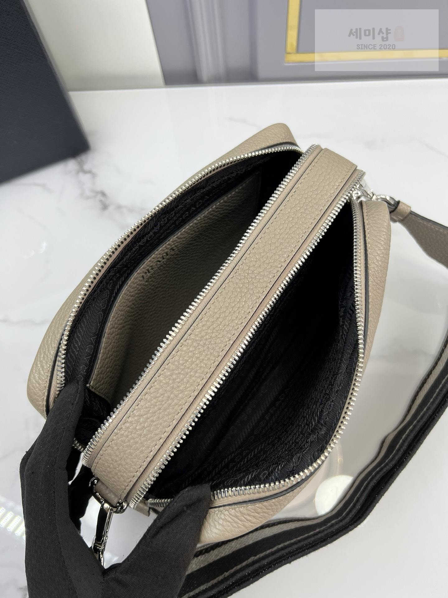 P R A D A Prada Flou Shoulder Bag 23번 이미지