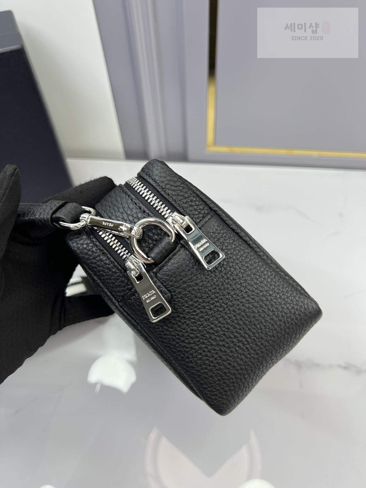 P R A D A Prada Flou Shoulder Bag 20번 이미지