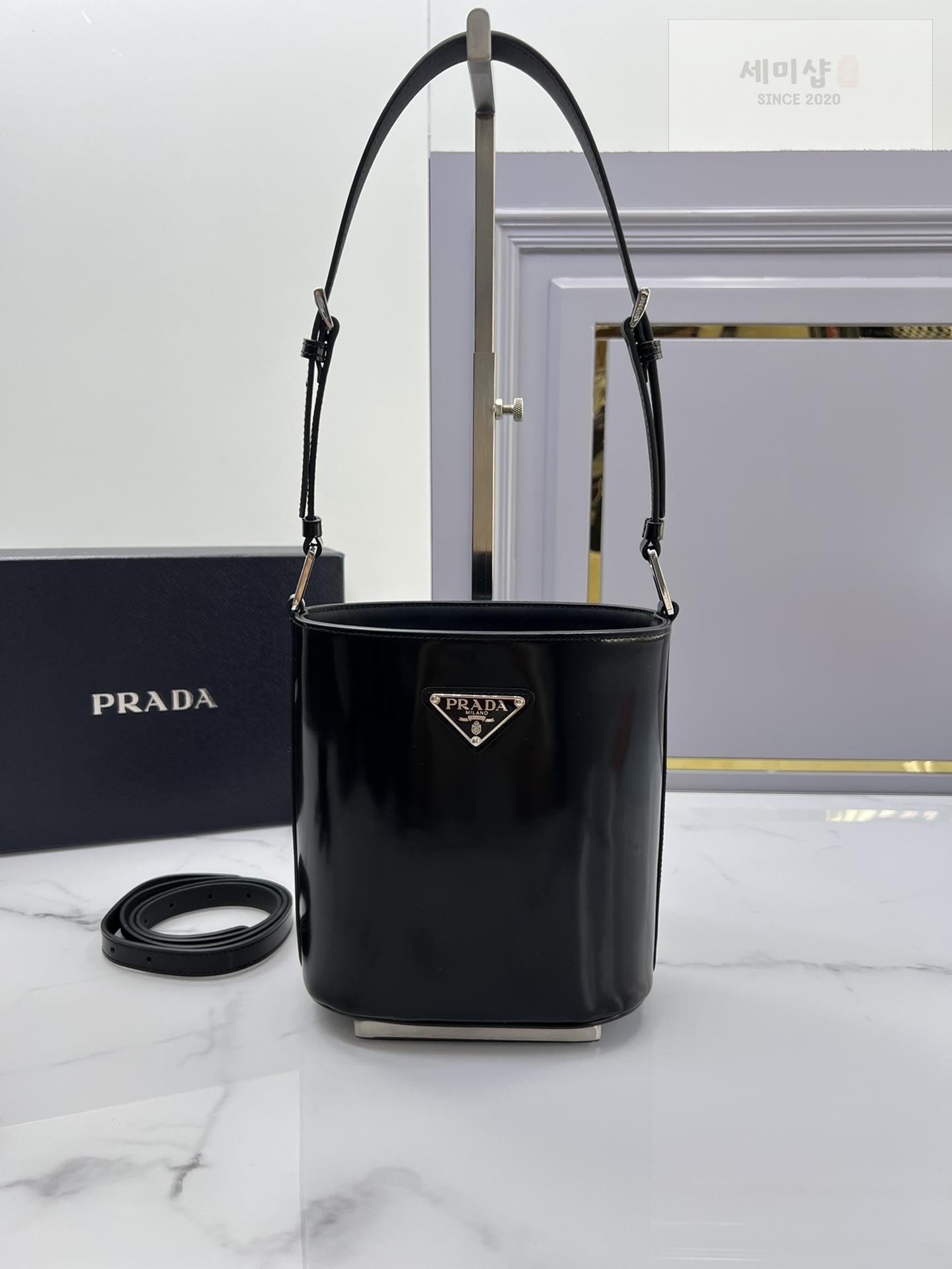 P R A D A Prada Leather Bucket Bag 5번 이미지