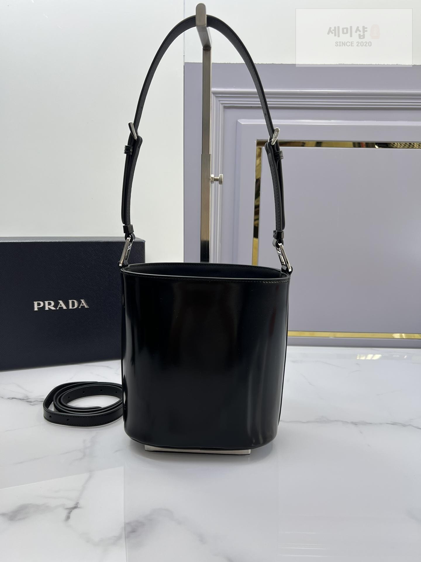 P R A D A Prada Leather Bucket Bag 6번 이미지