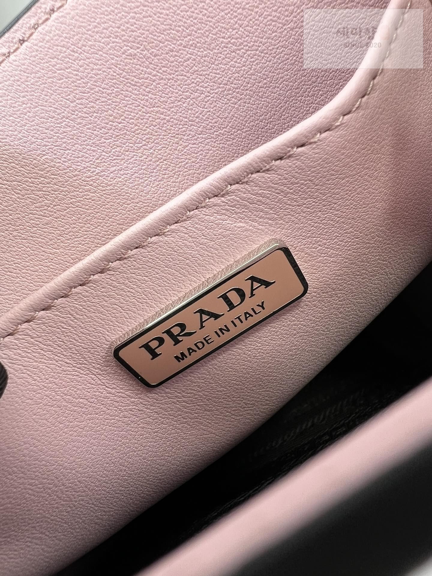 P R A D A Prada Leather Handbag Bag 37번 이미지