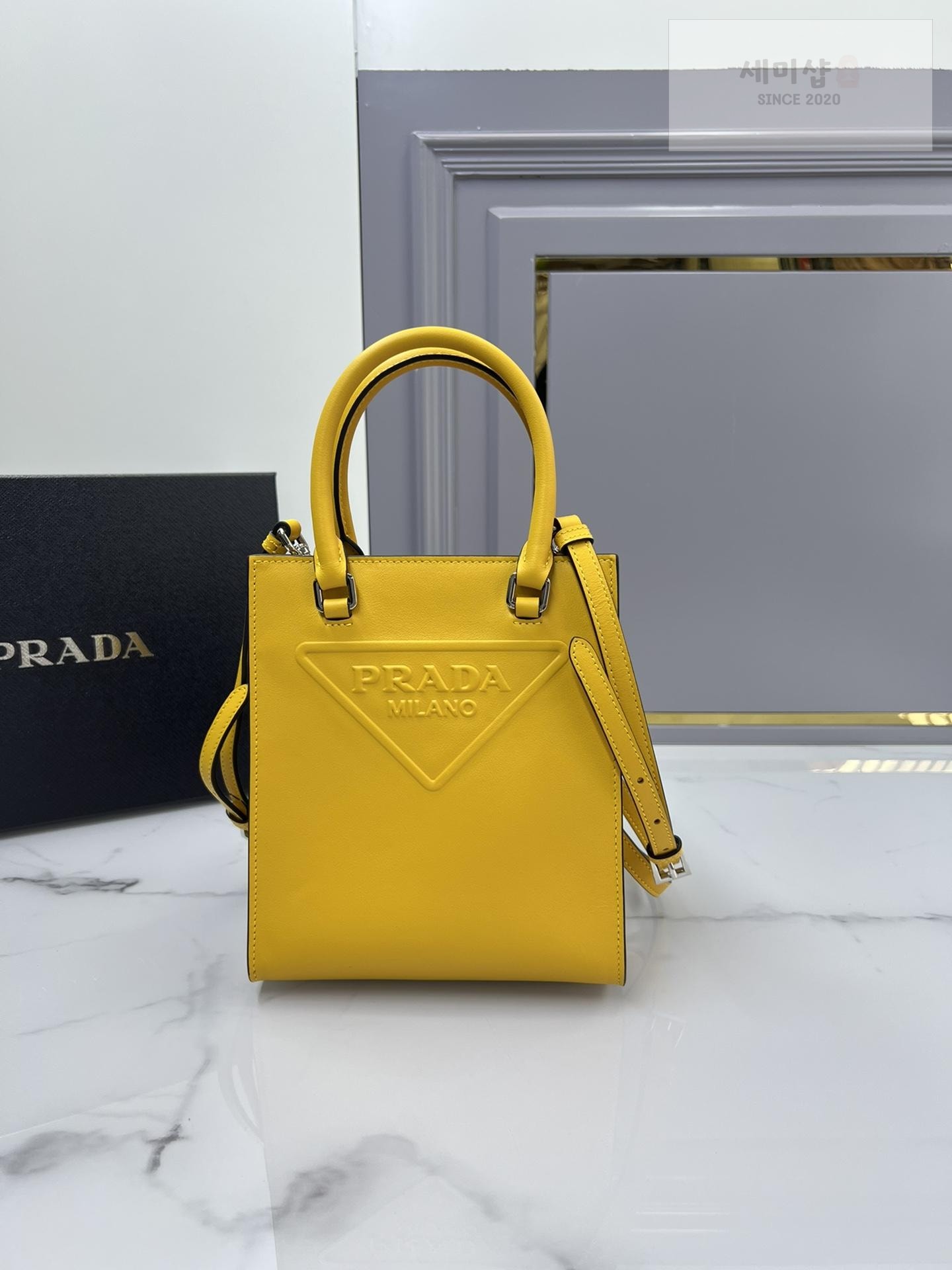 P R A D A Prada Leather Handbag Bag 33번 이미지