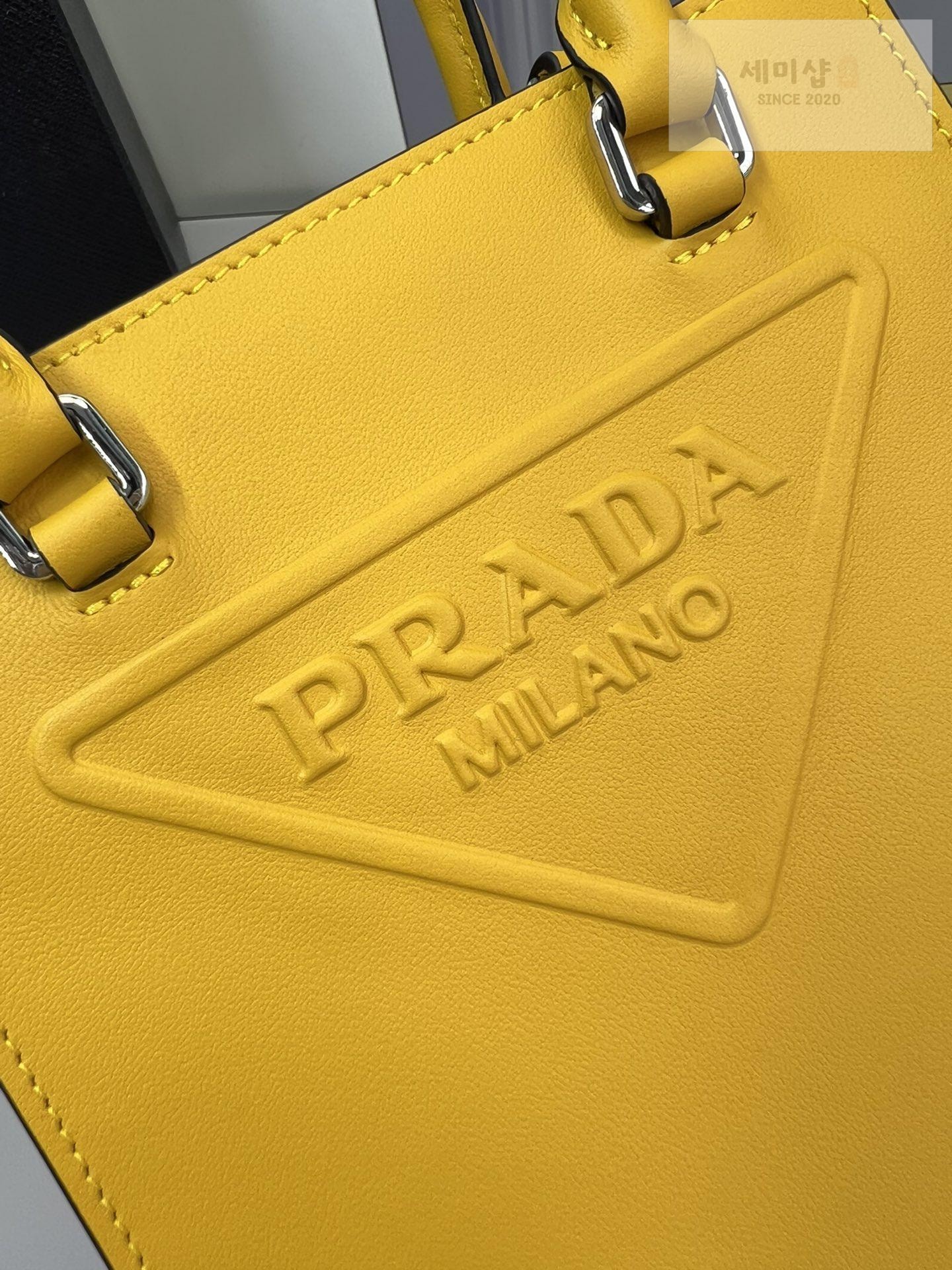 P R A D A Prada Leather Handbag Bag 8번 이미지