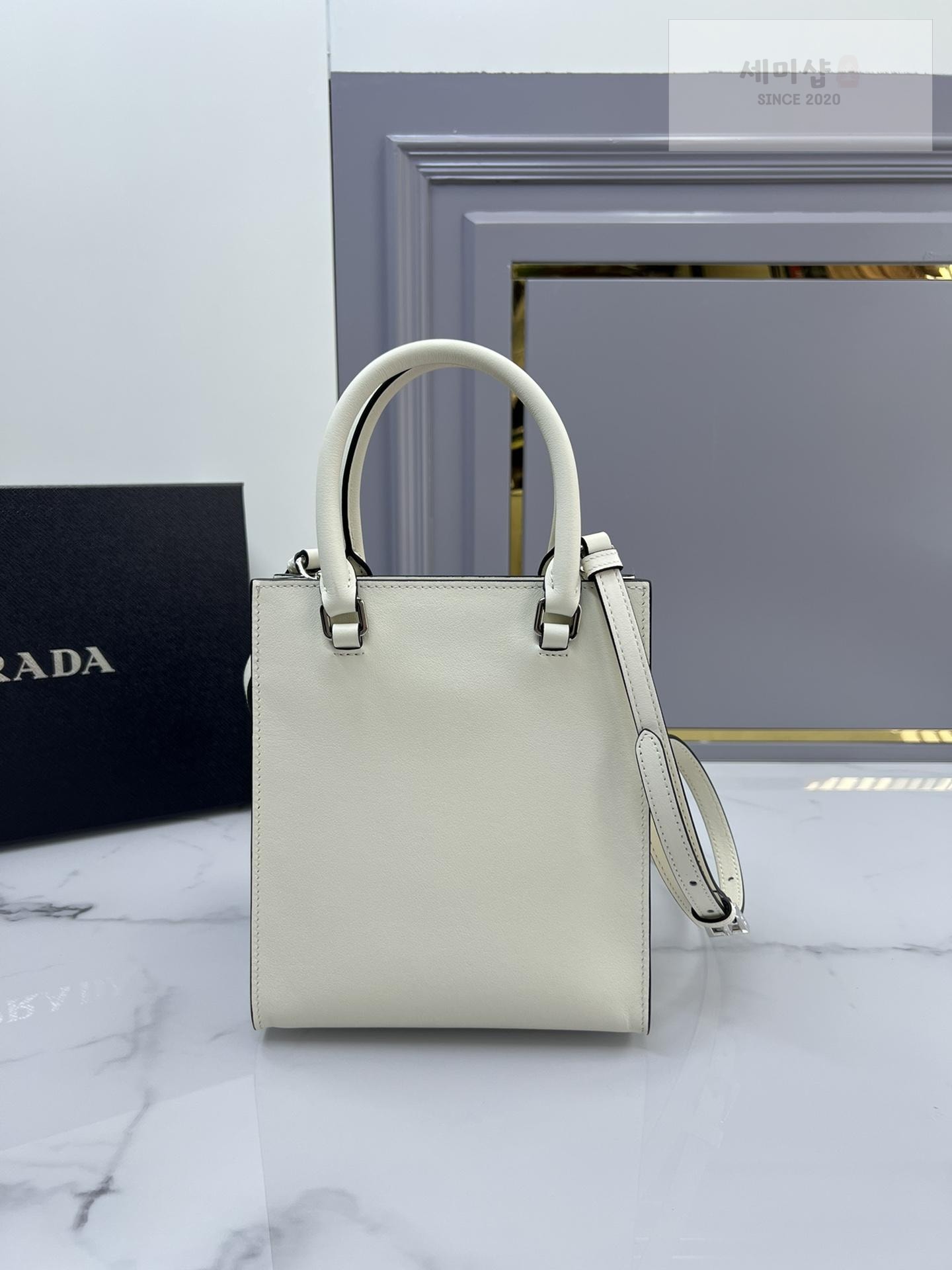 P R A D A Prada Leather Handbag Bag 11번 이미지
