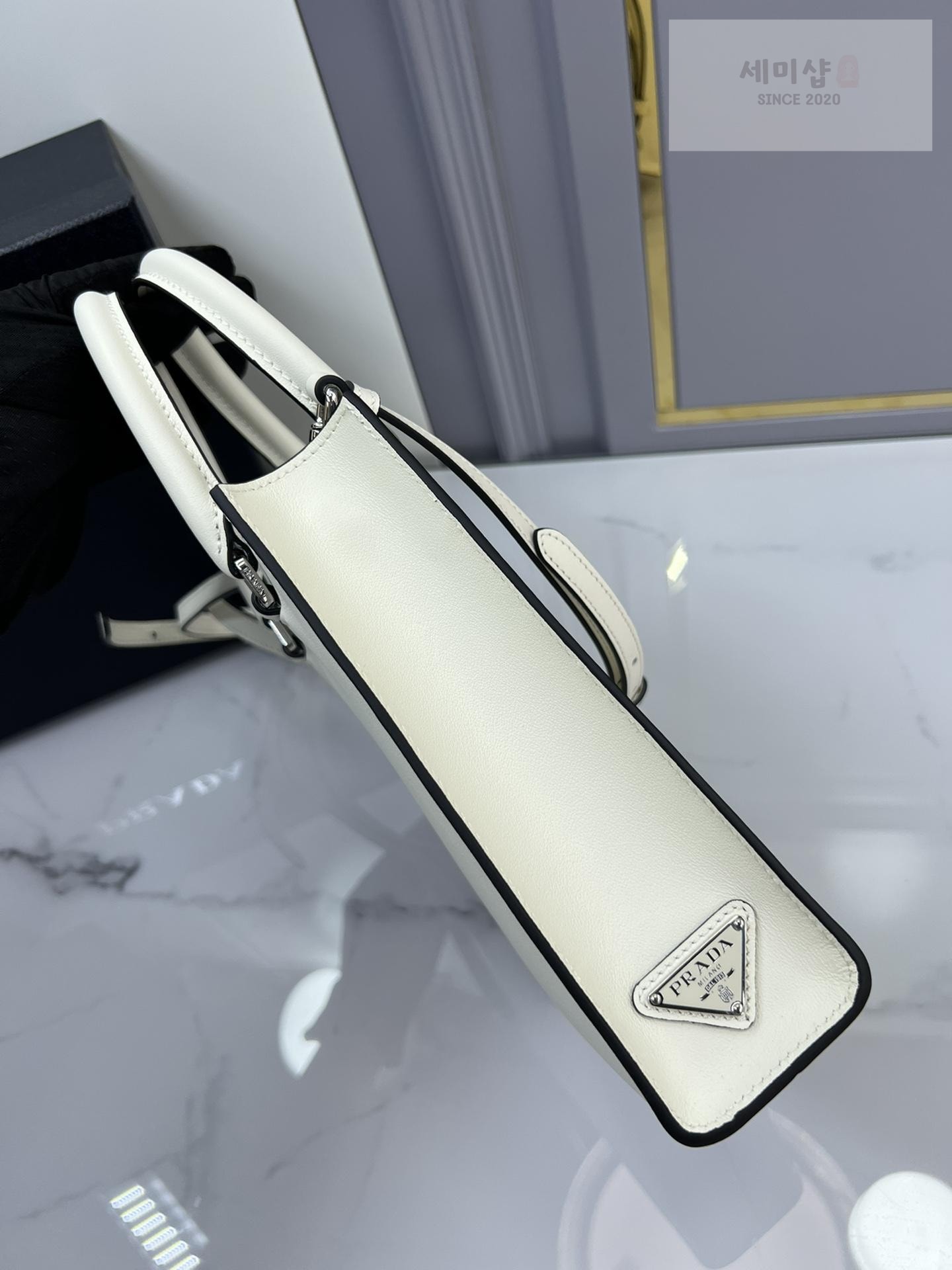 P R A D A Prada Leather Handbag Bag 12번 이미지