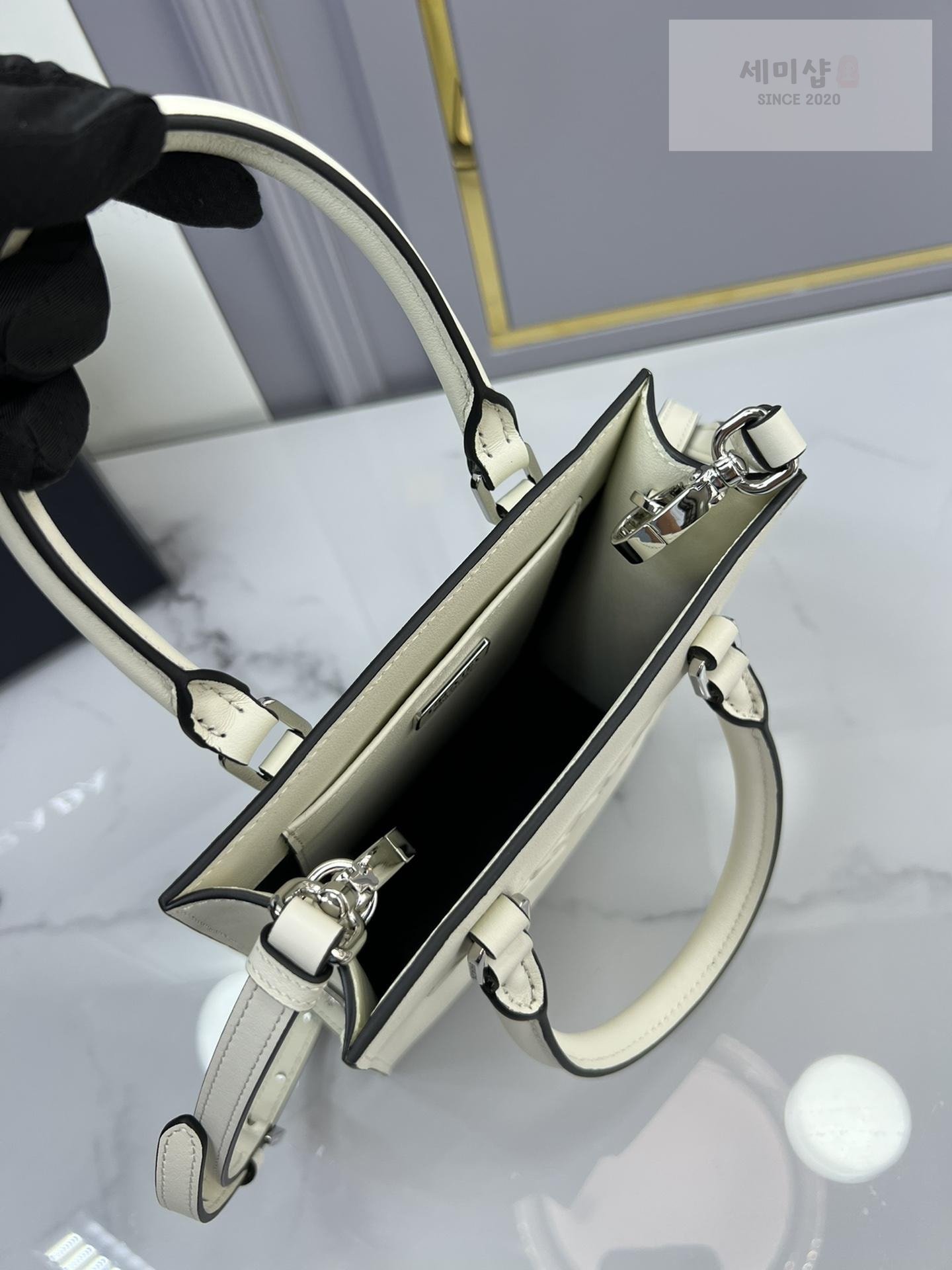 P R A D A Prada Leather Handbag Bag 15번 이미지