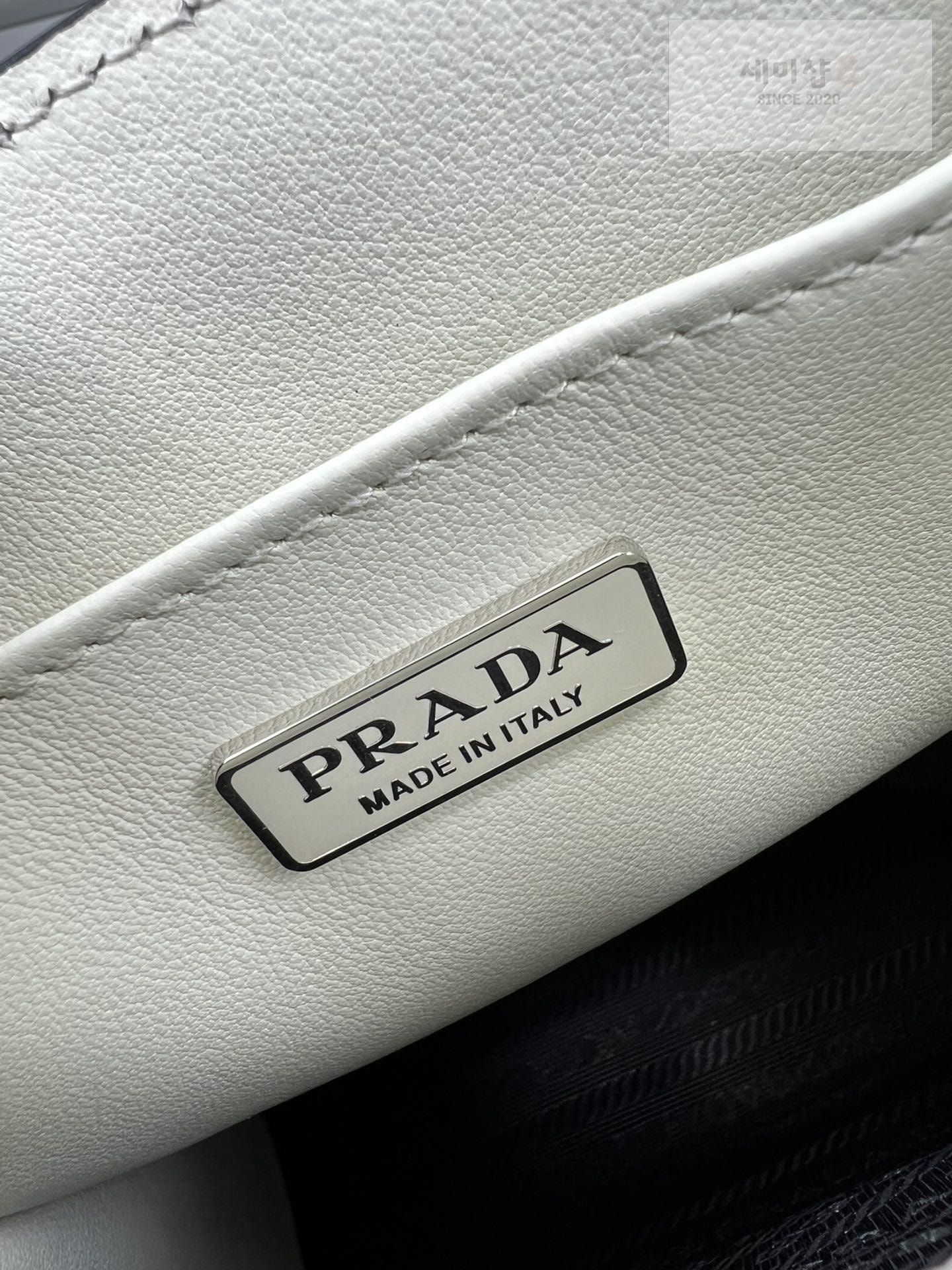 P R A D A Prada Leather Handbag Bag 16번 이미지