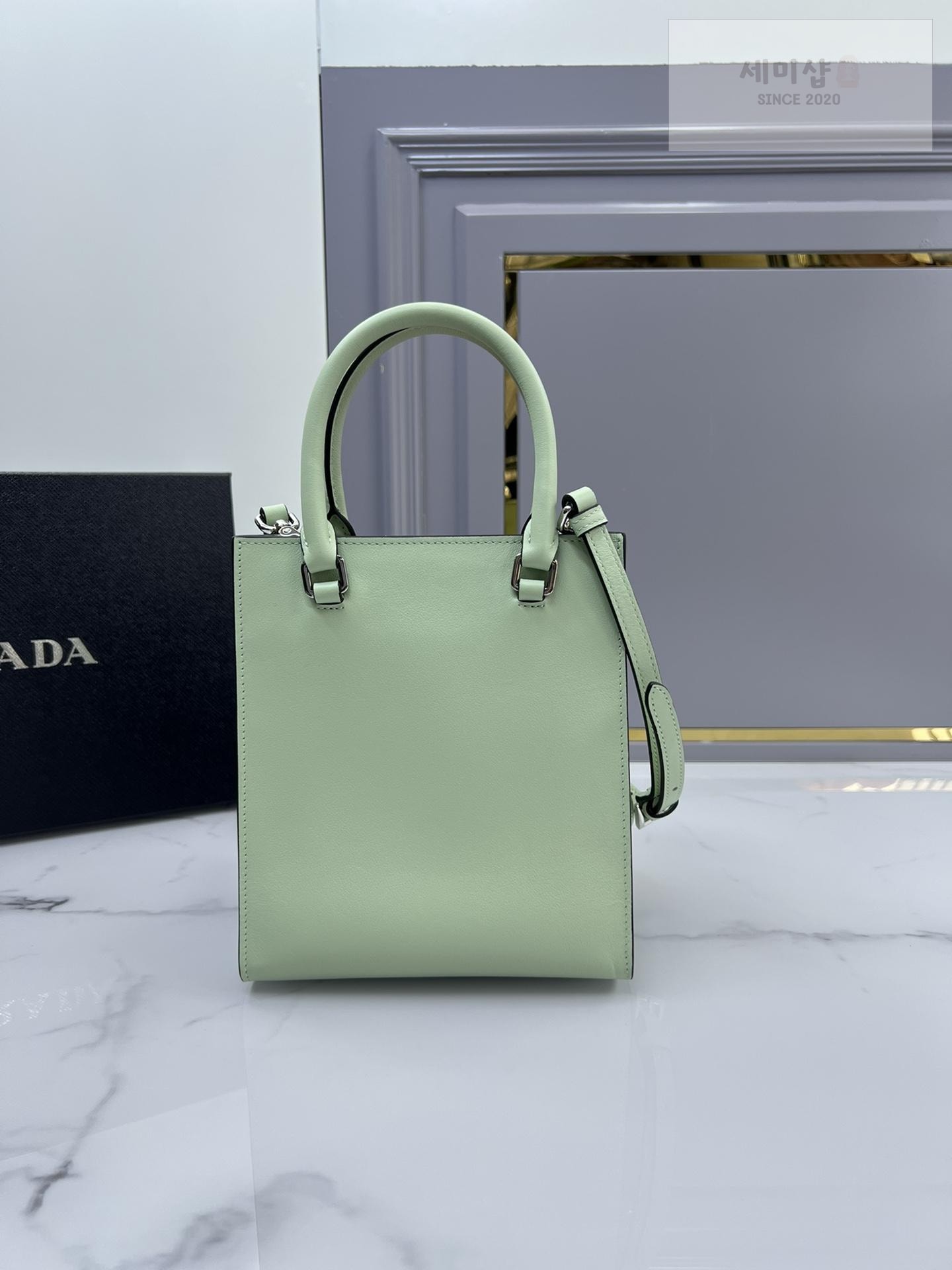 P R A D A Prada Leather Handbag Bag 18번 이미지