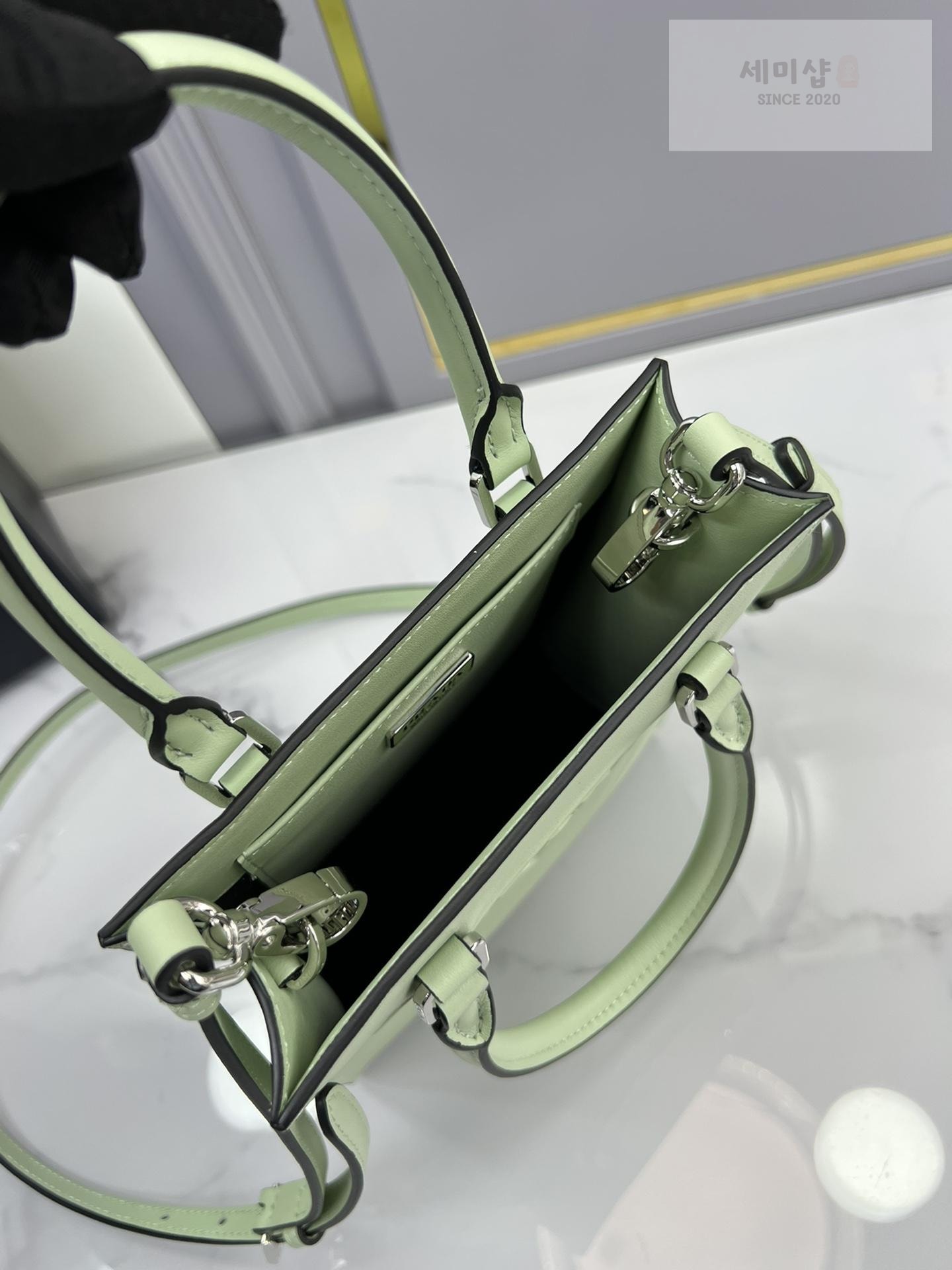 P R A D A Prada Leather Handbag Bag 23번 이미지