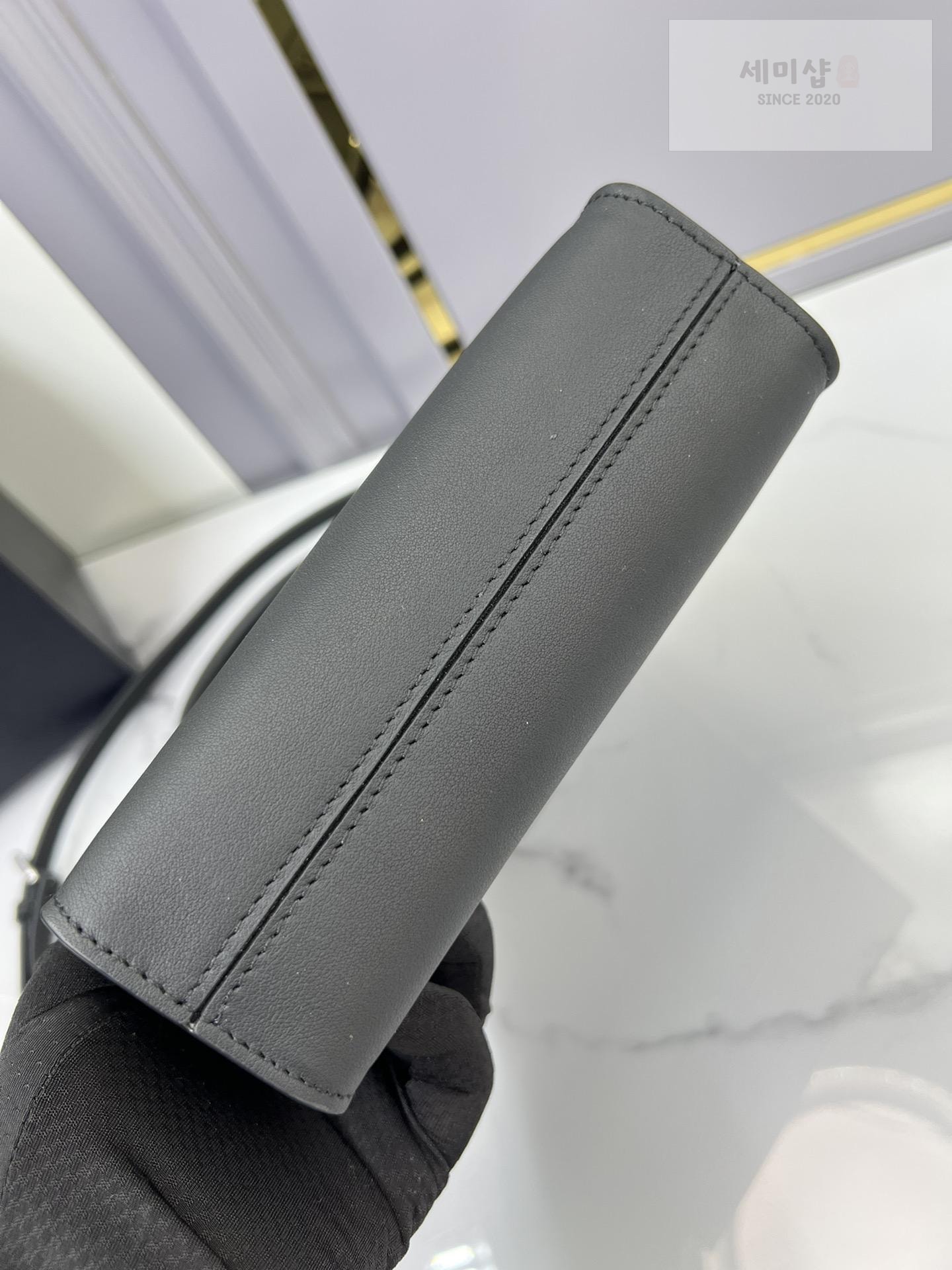 P R A D A Prada Leather Handbag Bag 24번 이미지