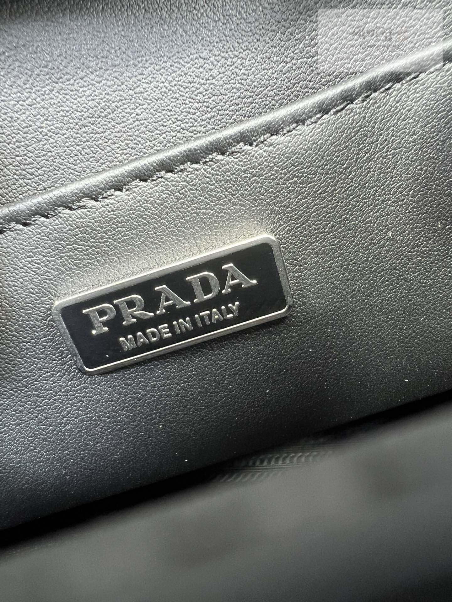 P R A D A Prada Leather Handbag Bag 38번 이미지