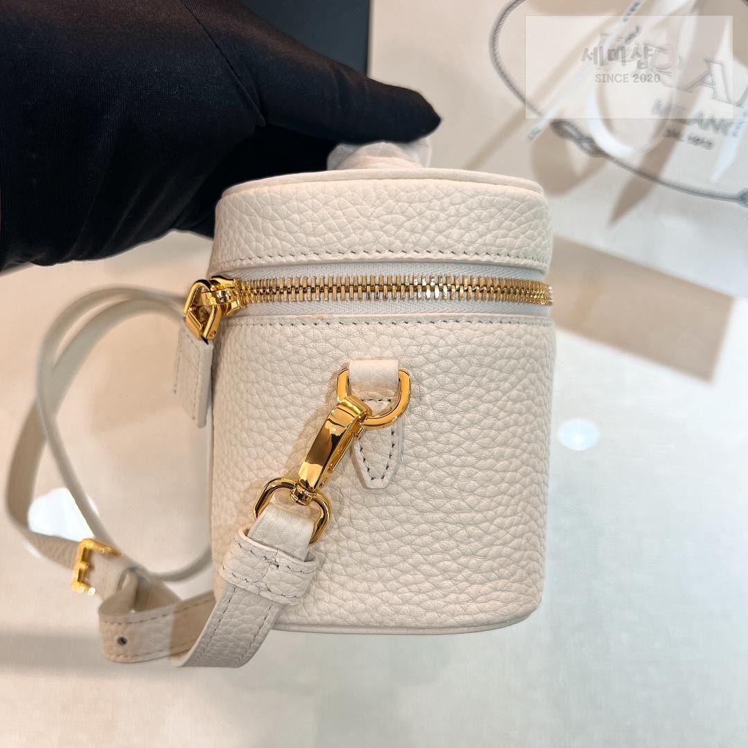 P R A D A Prada Leather Mini Bag 1번 이미지