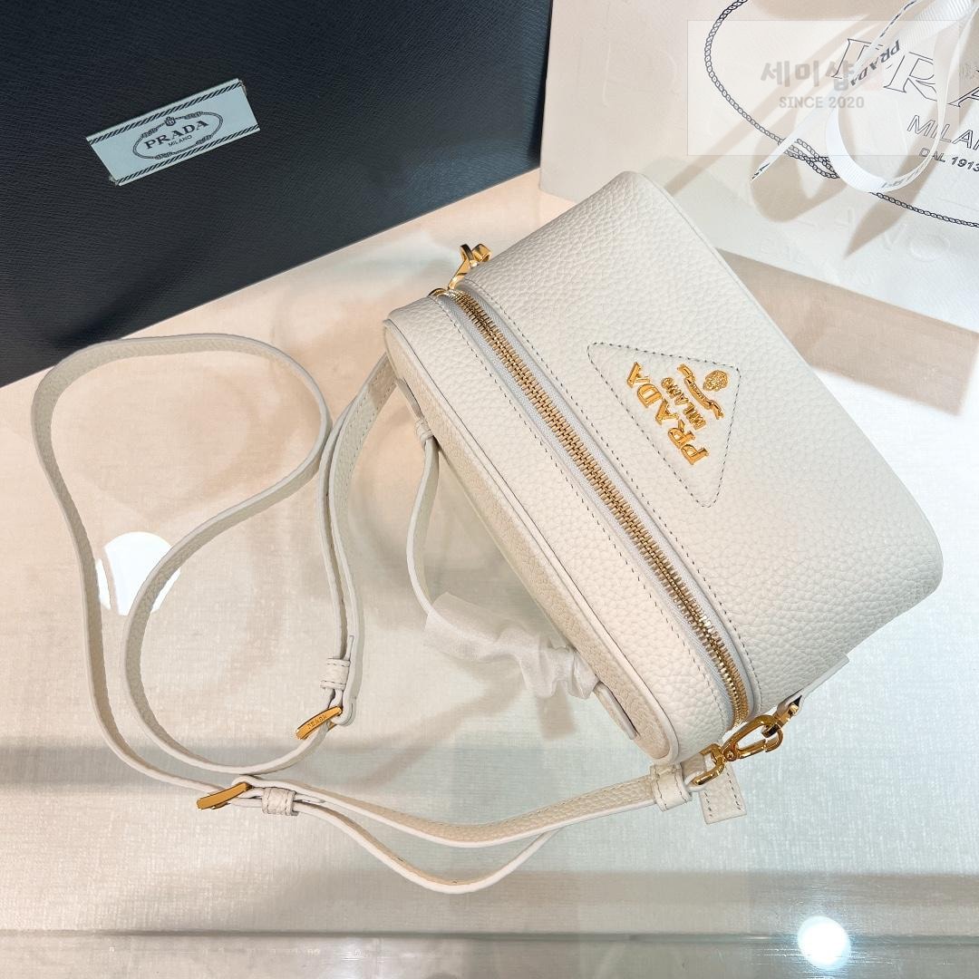 P R A D A Prada Leather Mini Bag 20번 이미지