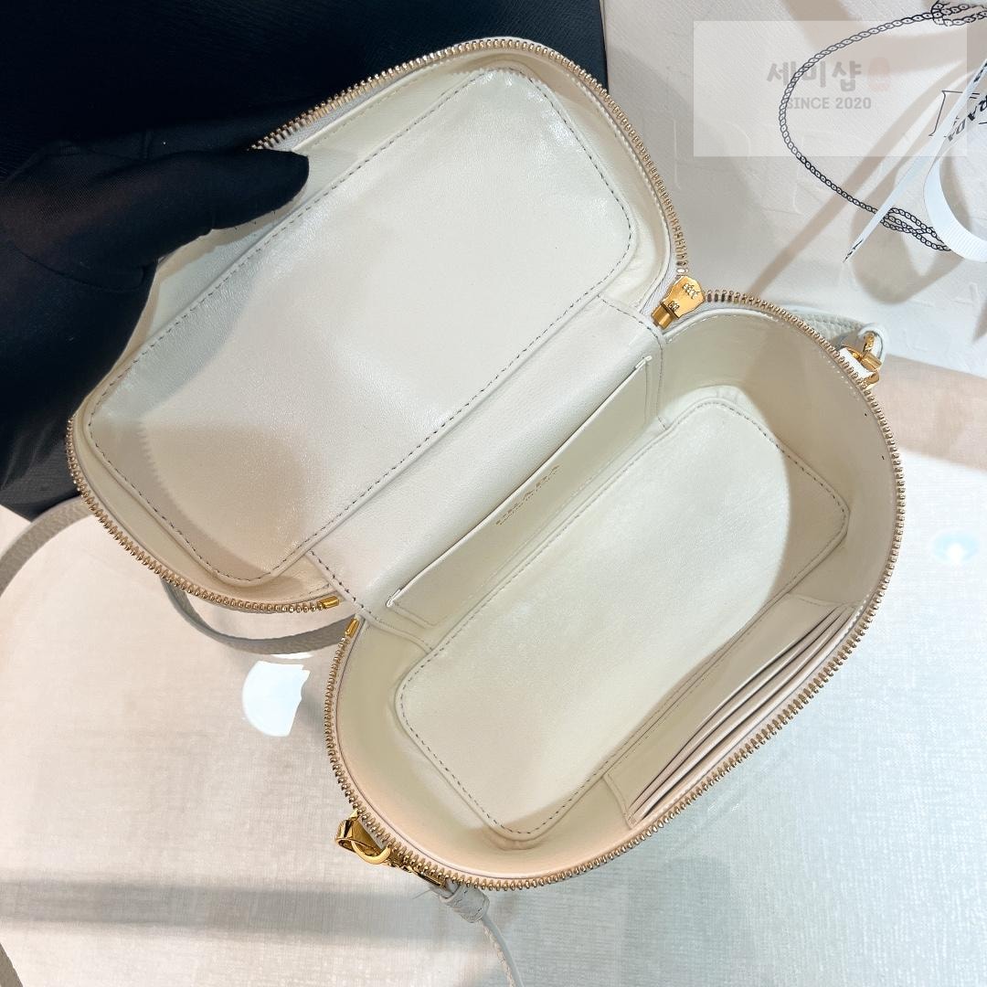 P R A D A Prada Leather Mini Bag 2번 이미지