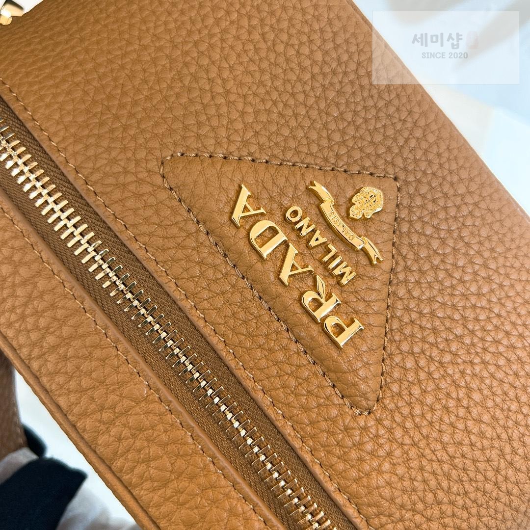 P R A D A Prada Leather Mini Bag 9번 이미지