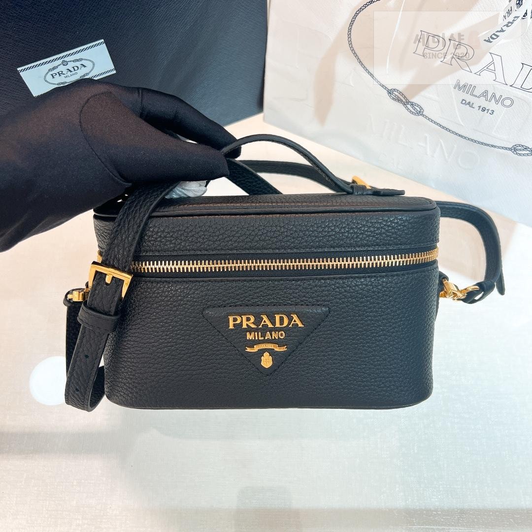 P R A D A Prada Leather Mini Bag 12번 이미지