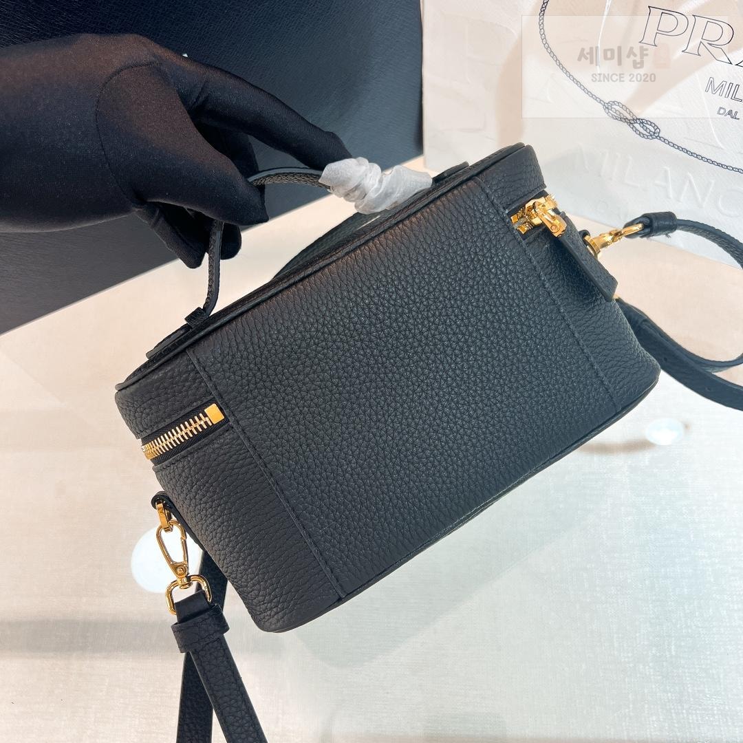 P R A D A Prada Leather Mini Bag 13번 이미지