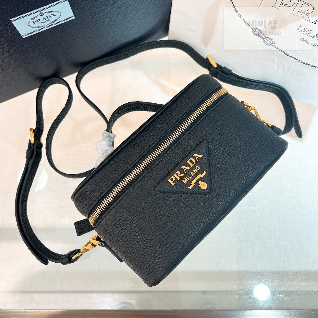 P R A D A Prada Leather Mini Bag 15번 이미지