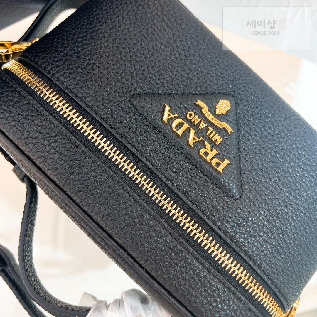 P R A D A Prada Leather Mini Bag 17번 이미지