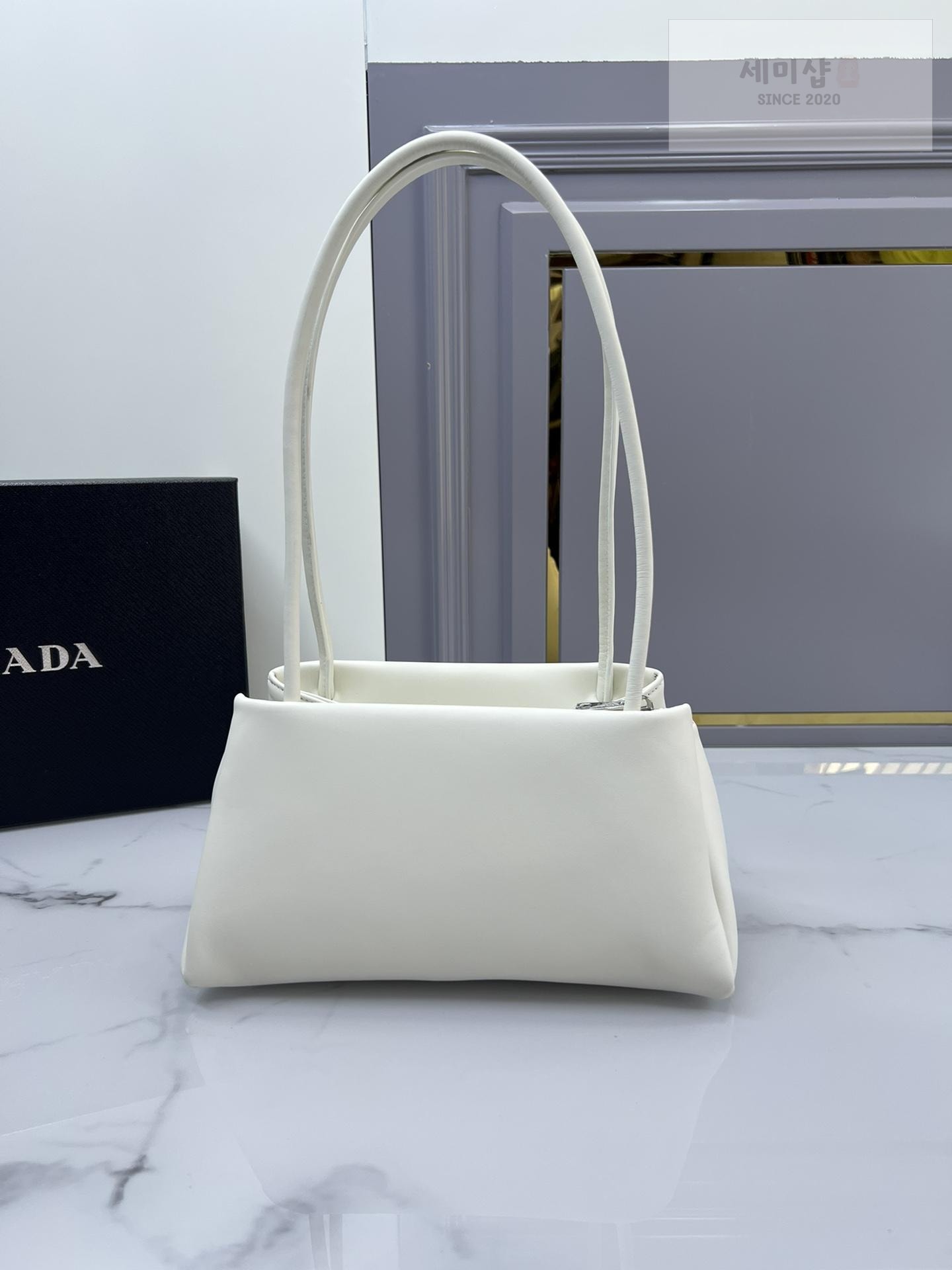 P R A D A Prada Leather Mini Bag Bag 2번 이미지