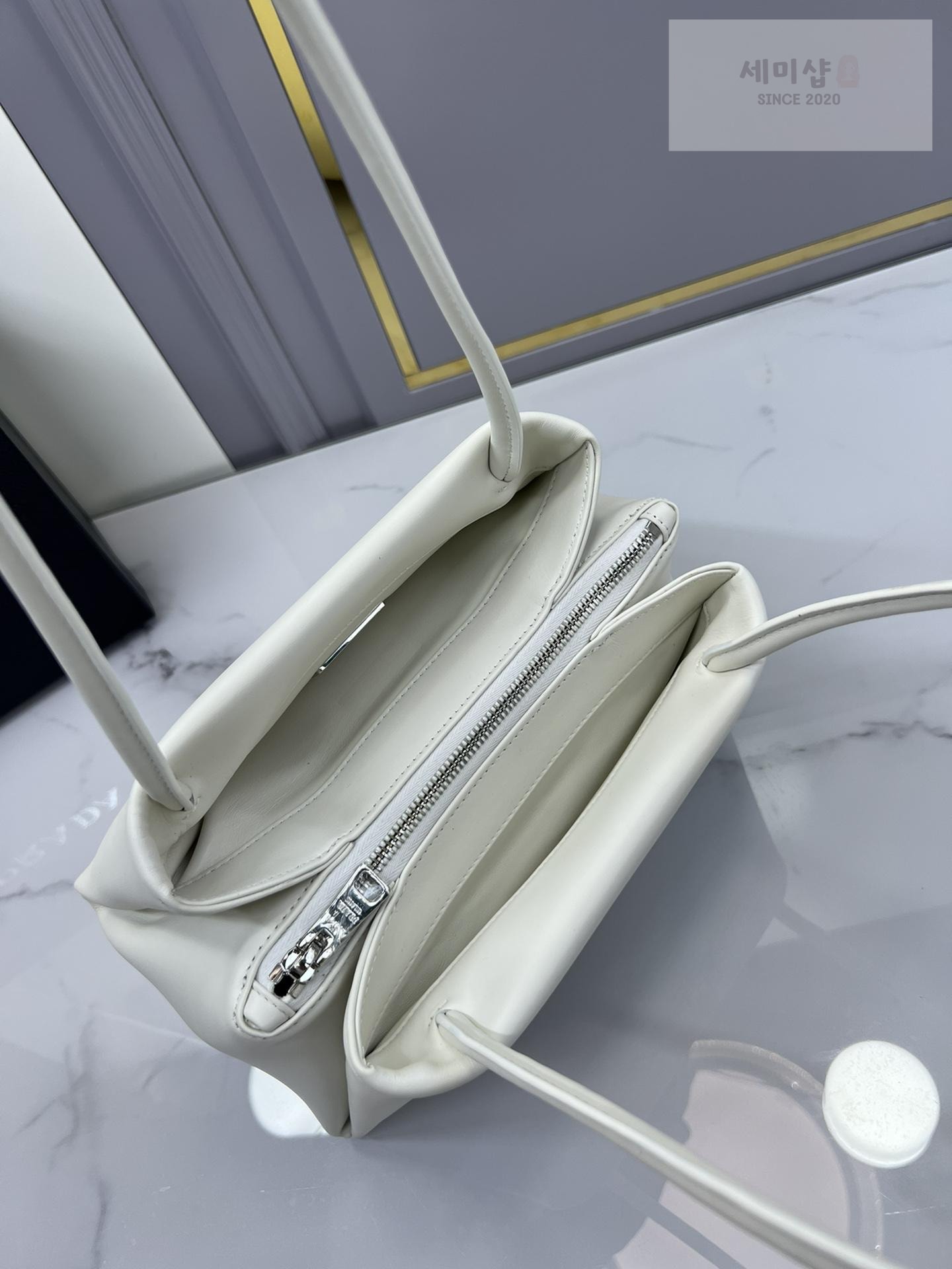 P R A D A Prada Leather Mini Bag Bag 40번 이미지