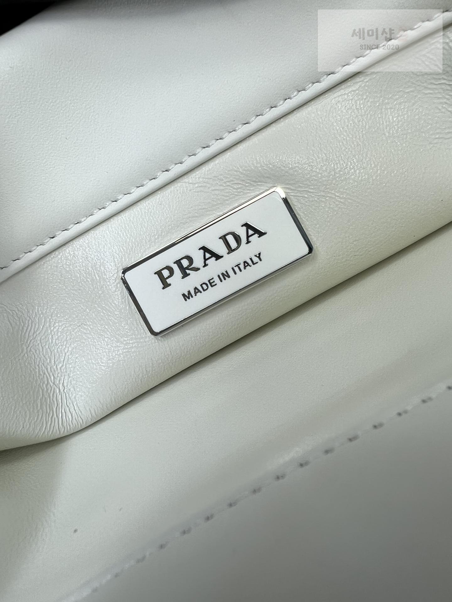 P R A D A Prada Leather Mini Bag Bag 7번 이미지
