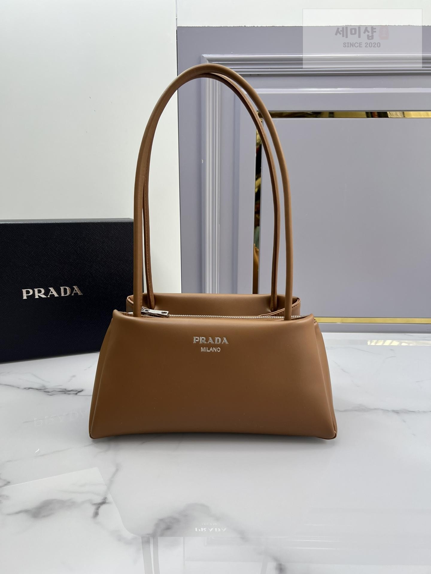 P R A D A Prada Leather Mini Bag Bag 8번 이미지