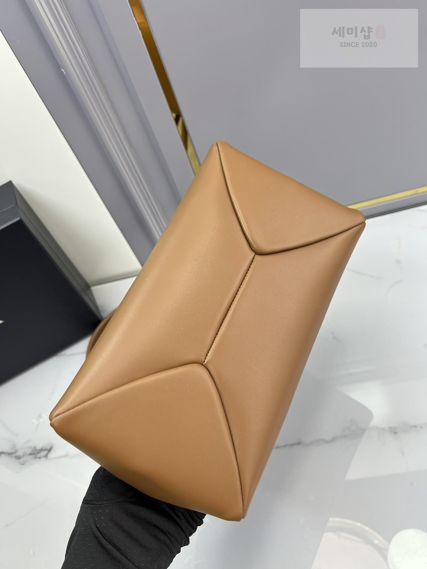 P R A D A Prada Leather Mini Bag Bag 37번 이미지