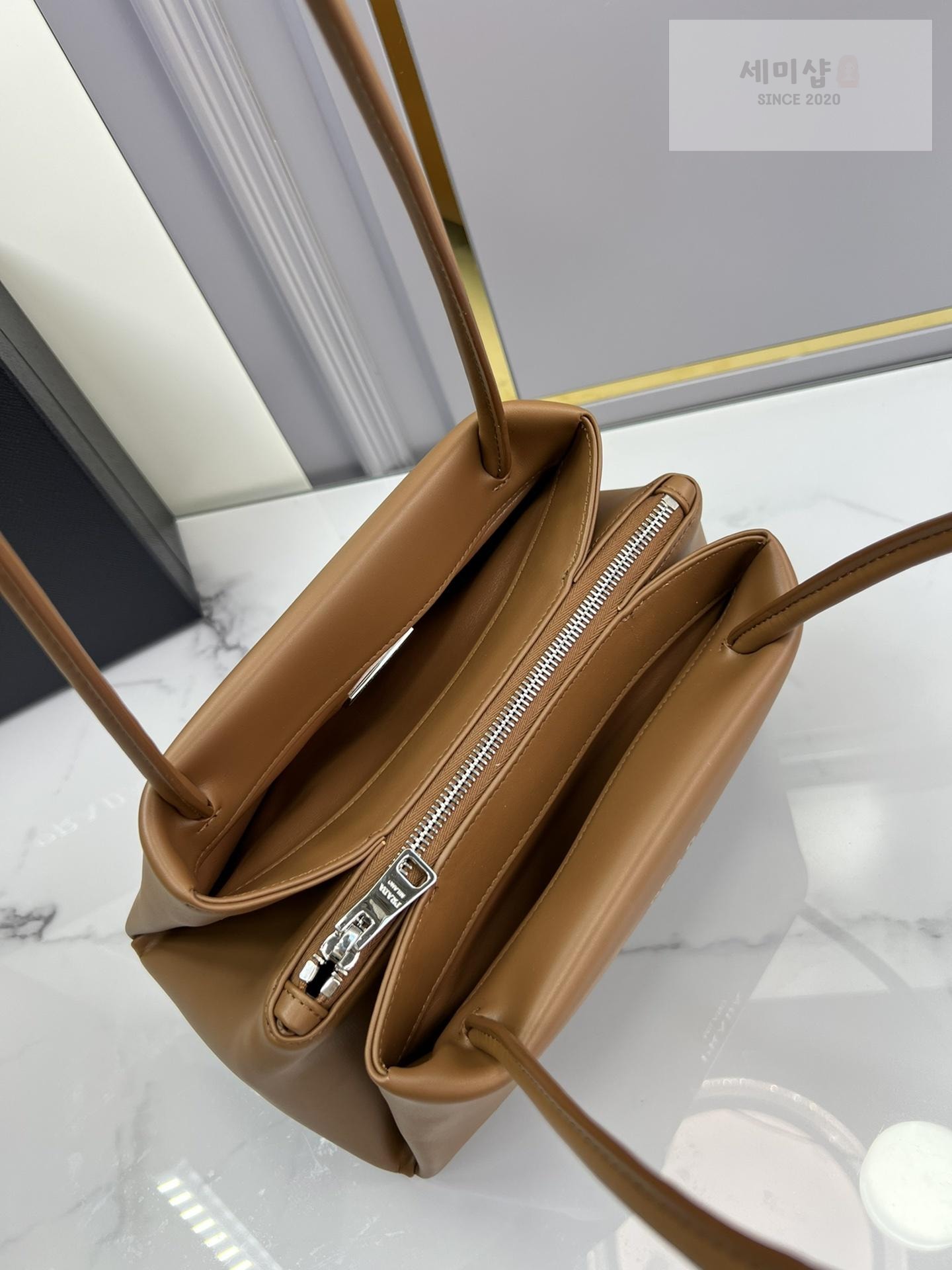 P R A D A Prada Leather Mini Bag Bag 39번 이미지