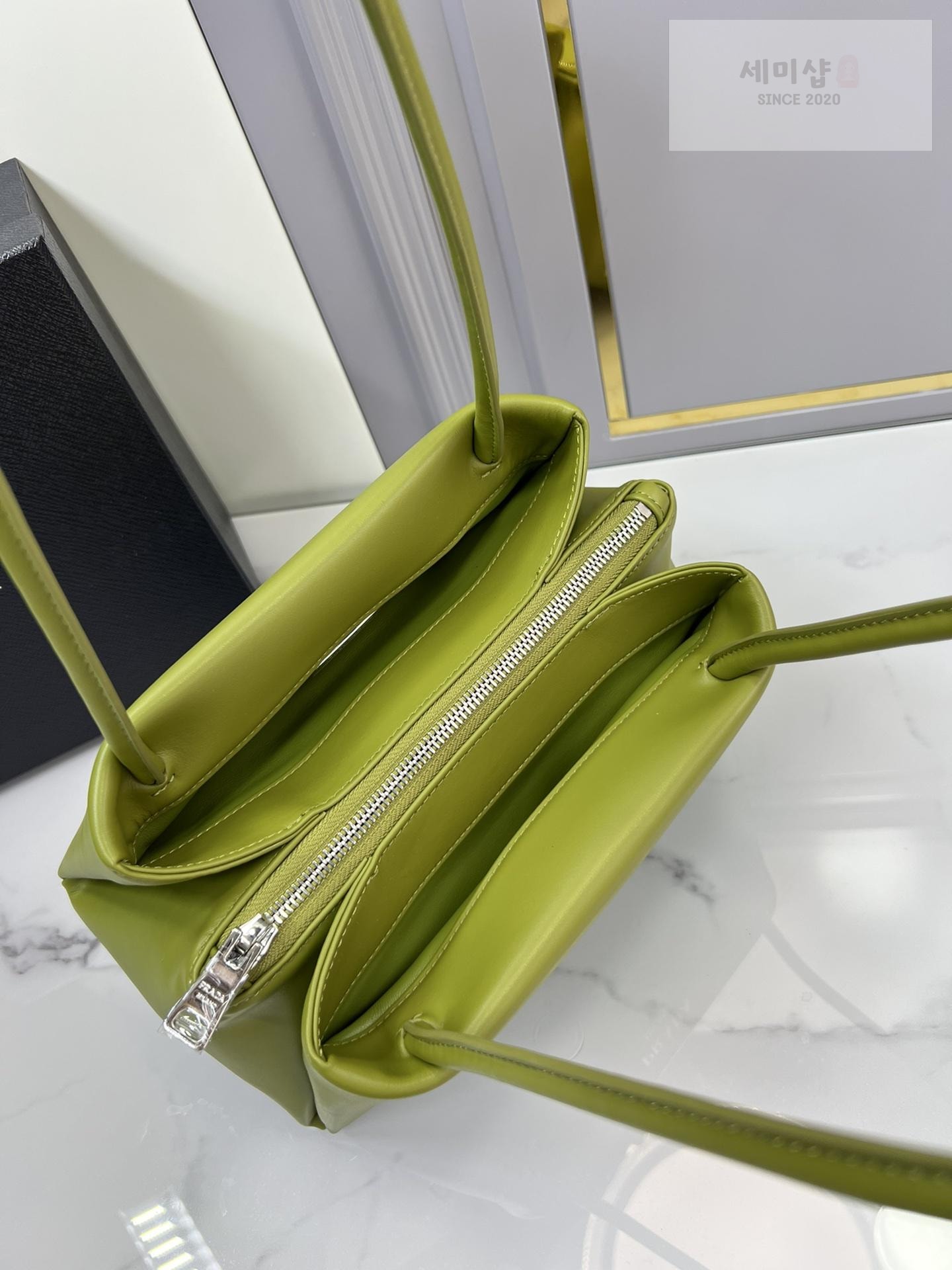 P R A D A Prada Leather Mini Bag Bag 26번 이미지