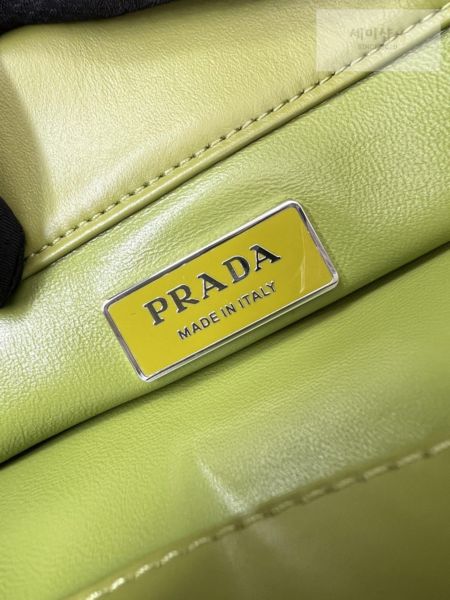 P R A D A Prada Leather Mini Bag Bag 28번 이미지