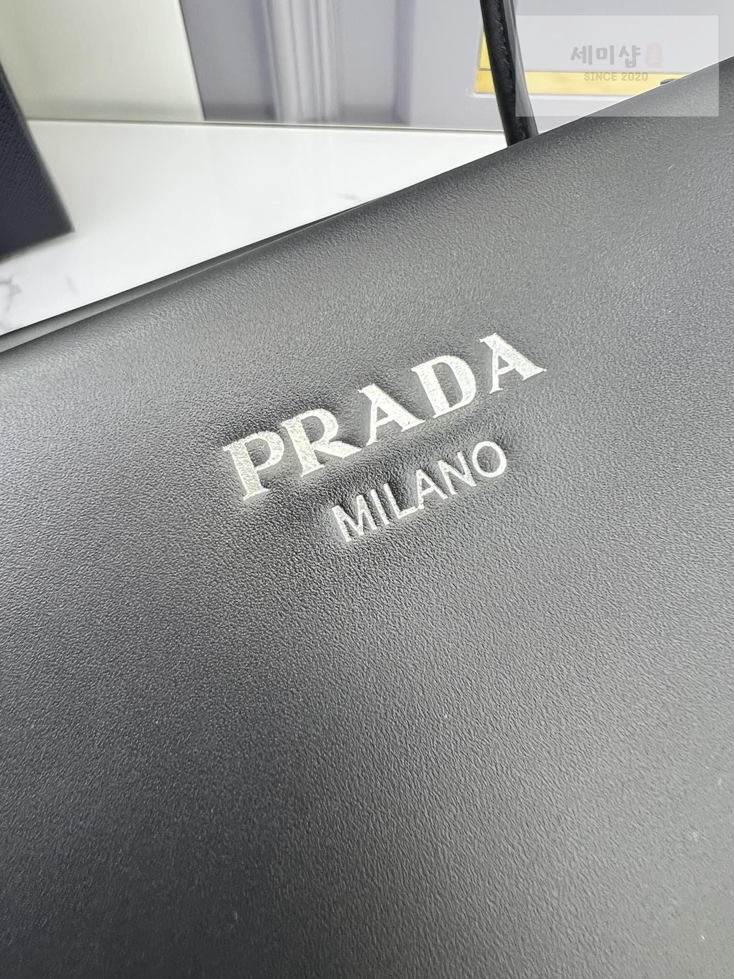 P R A D A Prada Leather Mini Bag Bag 33번 이미지