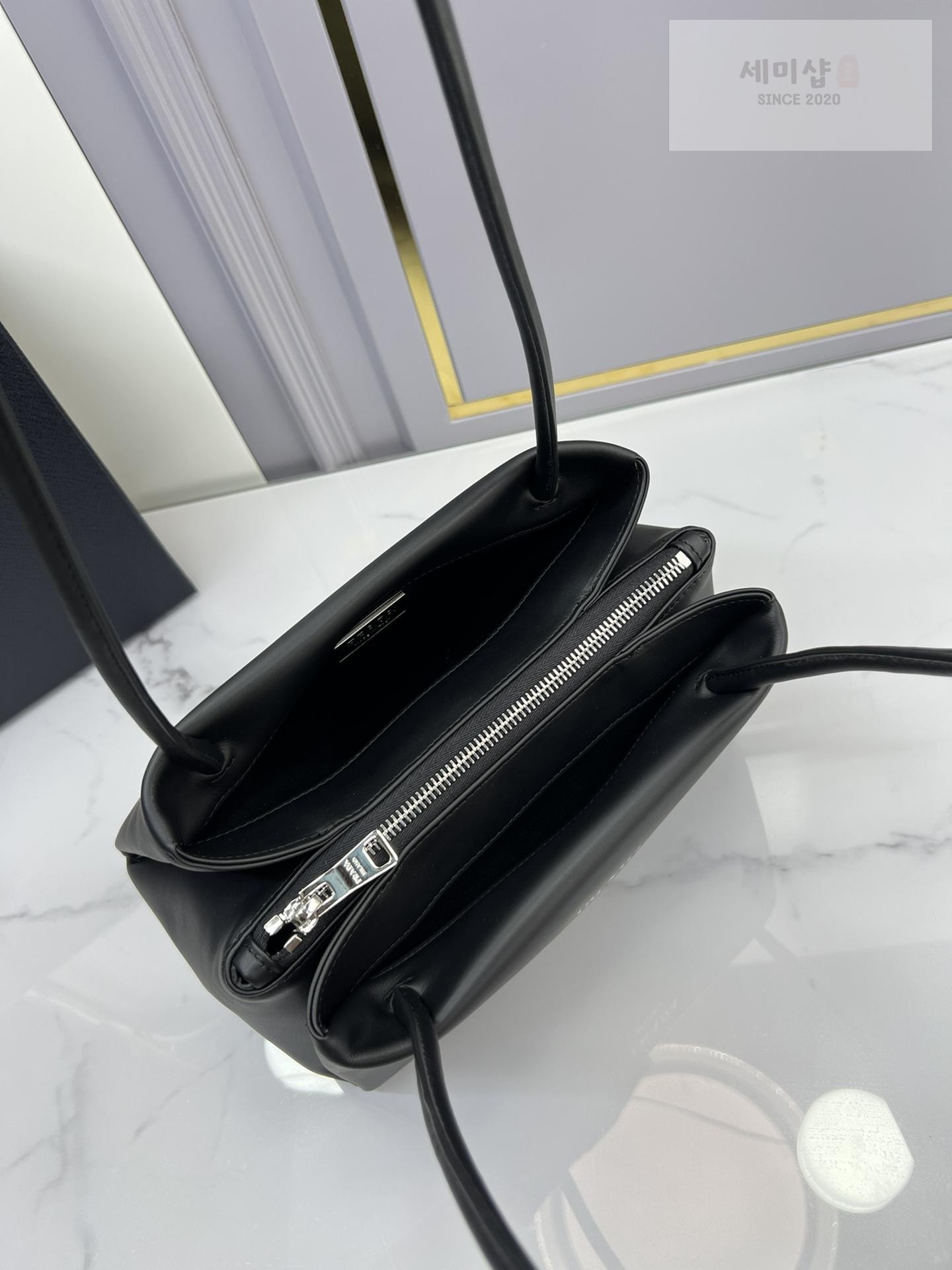 P R A D A Prada Leather Mini Bag Bag 34번 이미지
