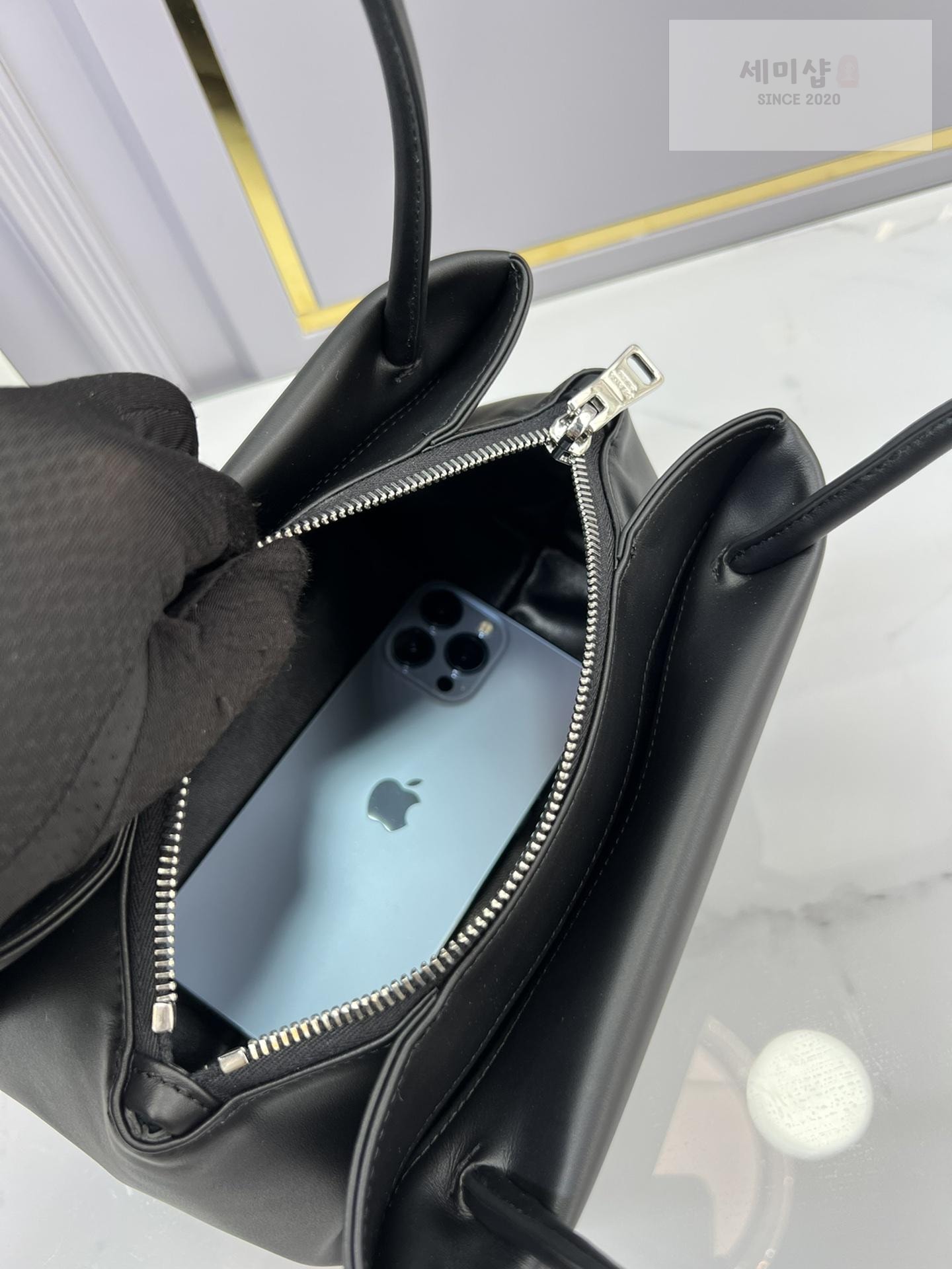 P R A D A Prada Leather Mini Bag Bag 35번 이미지