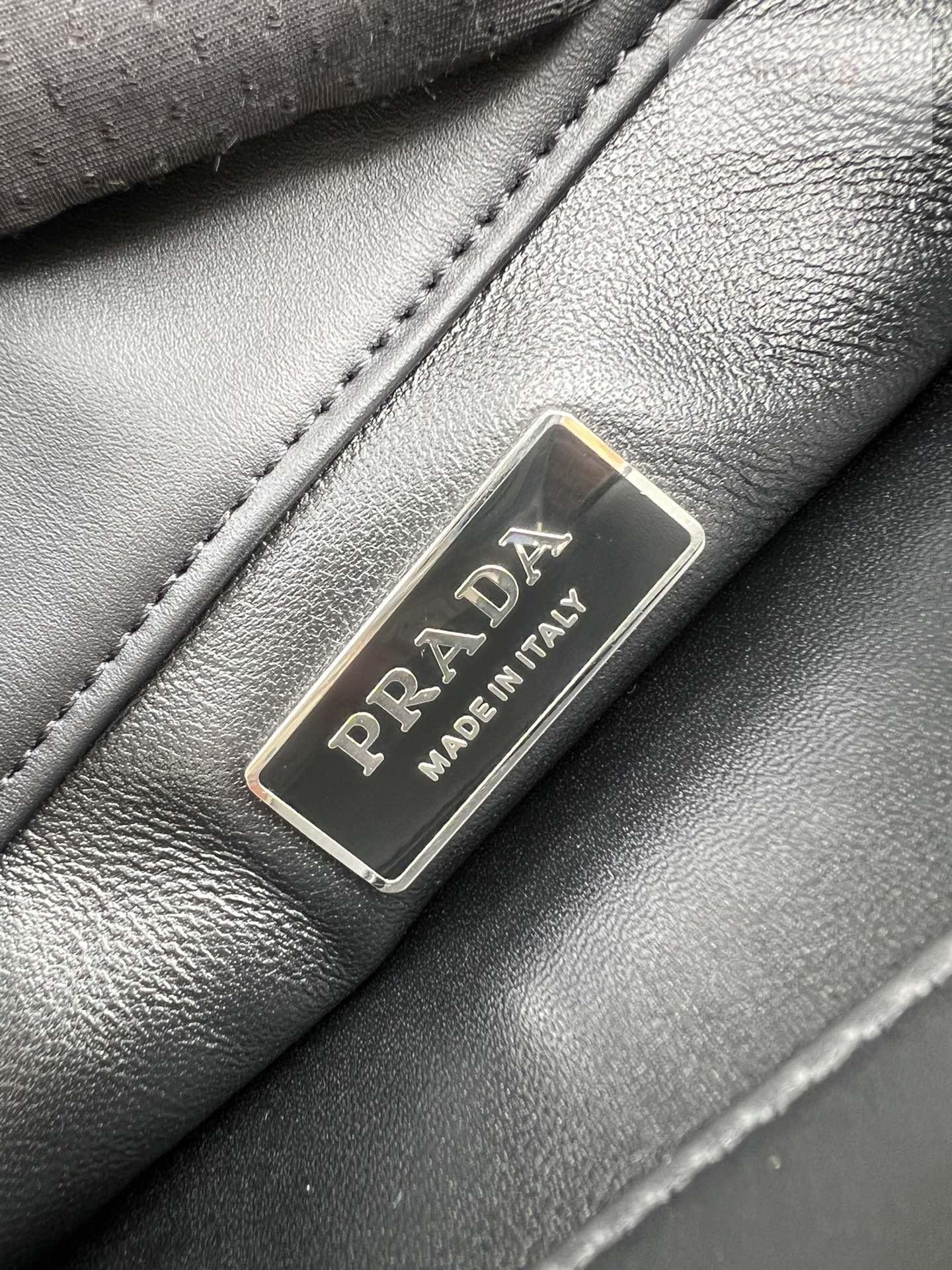 P R A D A Prada Leather Mini Bag Bag 36번 이미지