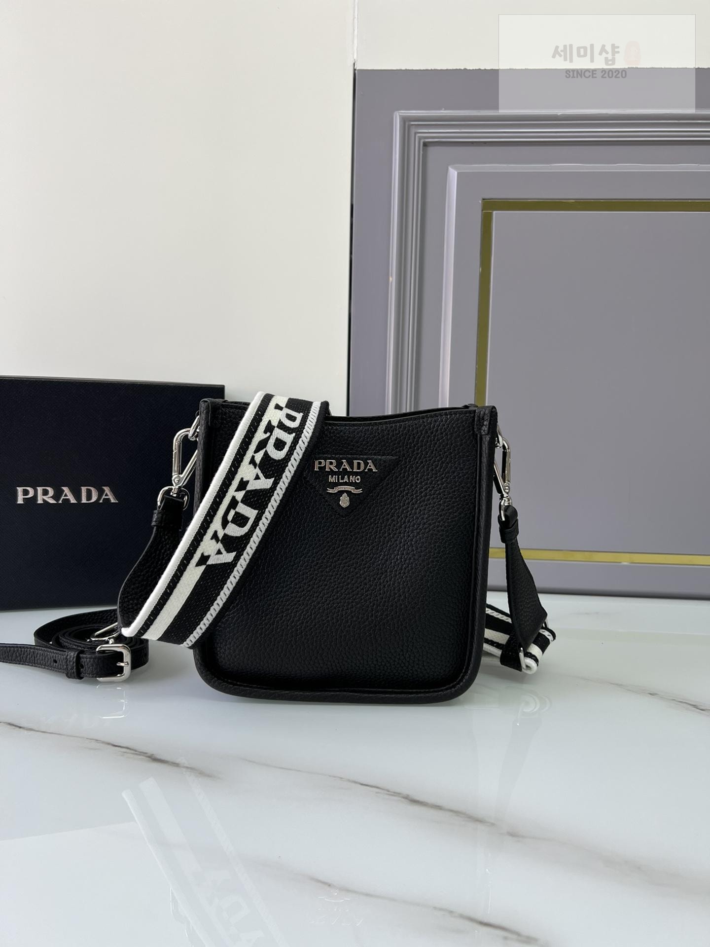 P R A D A Prada Leather Mini Shoulder Bag 1번 이미지
