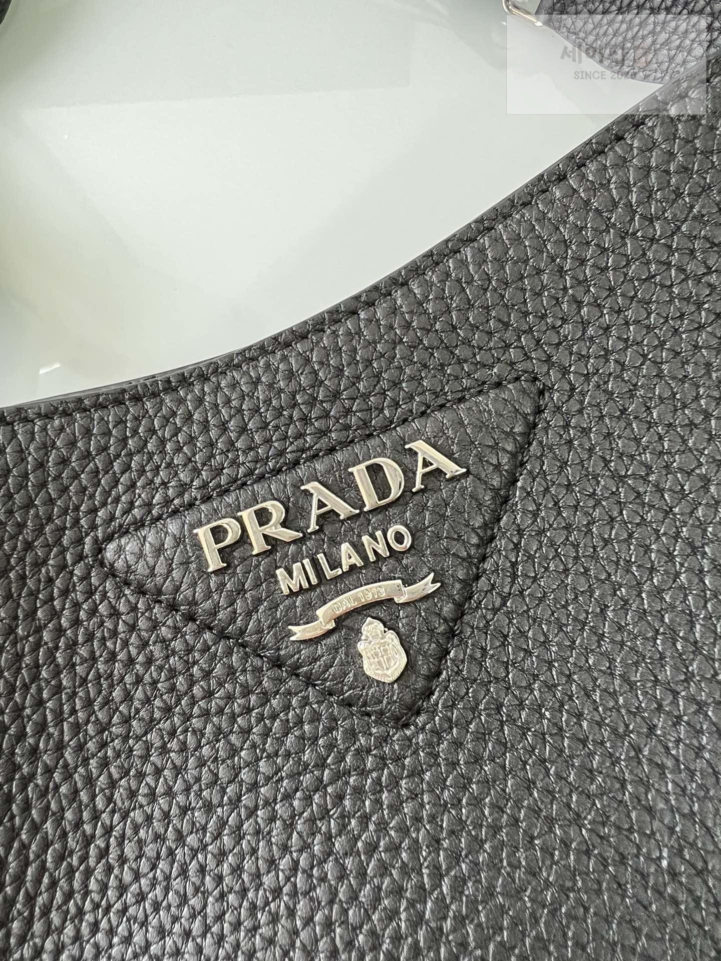 P R A D A Prada Leather Mini Shoulder Bag 5번 이미지