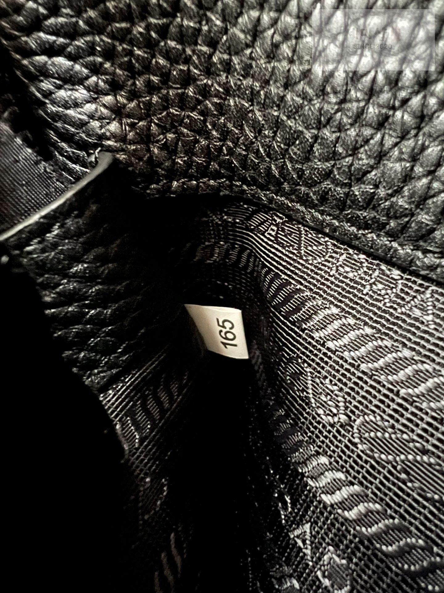 P R A D A Prada Leather Mini Shoulder Bag 39번 이미지